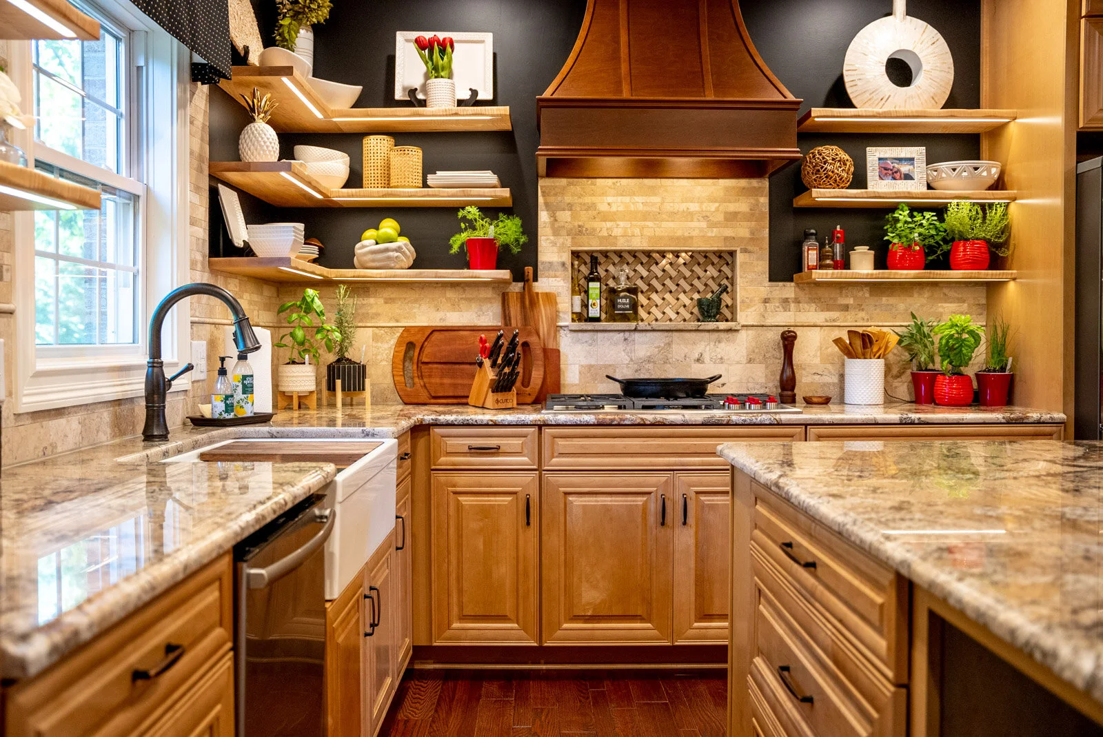 Harrisonburg Contemporary Chic Kitchen