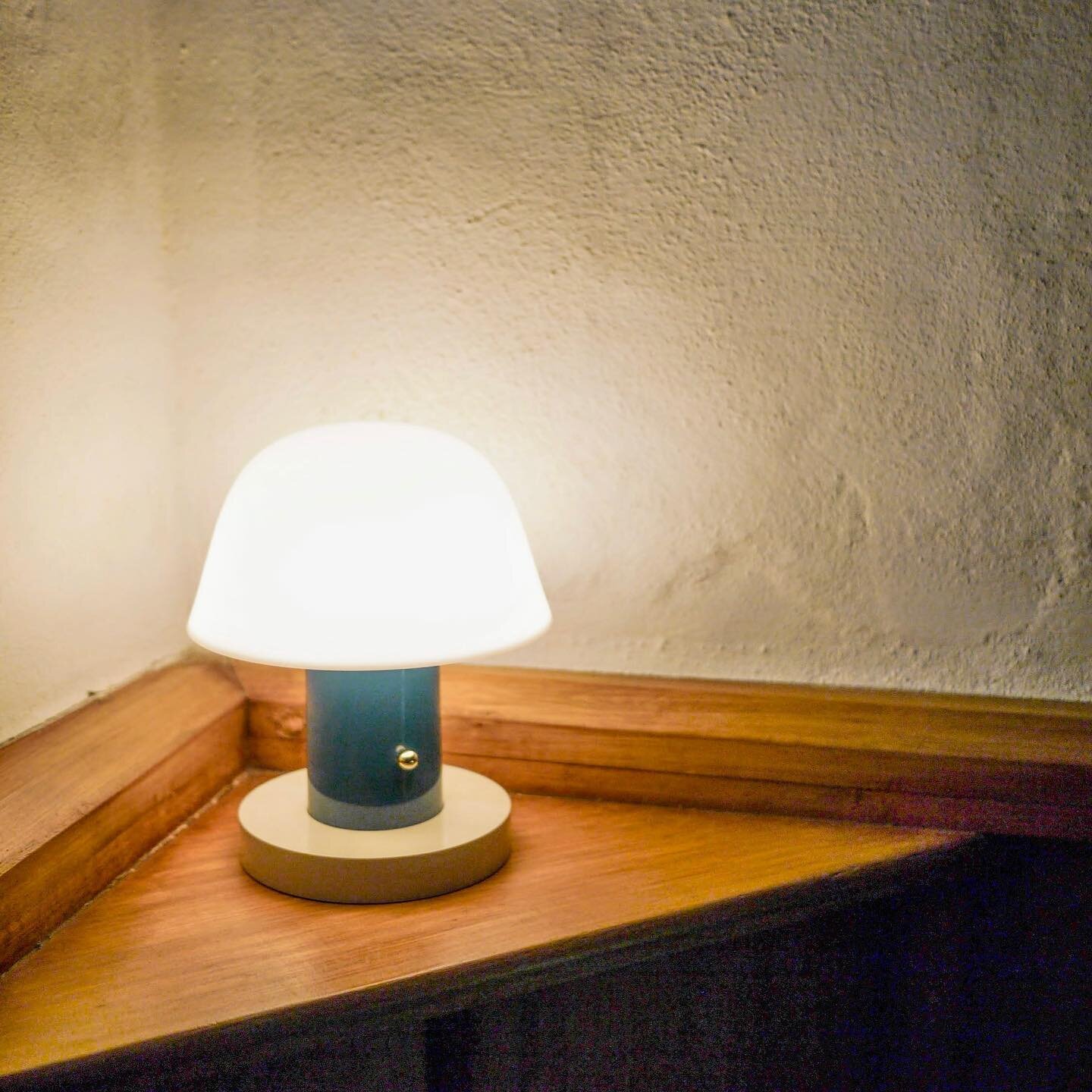 Love this little lamp that sits on the stairs at the barn. It&rsquo;s usb powered so perfect for sitting outside in the summer. 💡
.
.
.
.
.
#midcornwall #cornwall #barn  #authenticliving #lovelife #lovecornwall #CornwallIG #igcornwall #farm #cornish