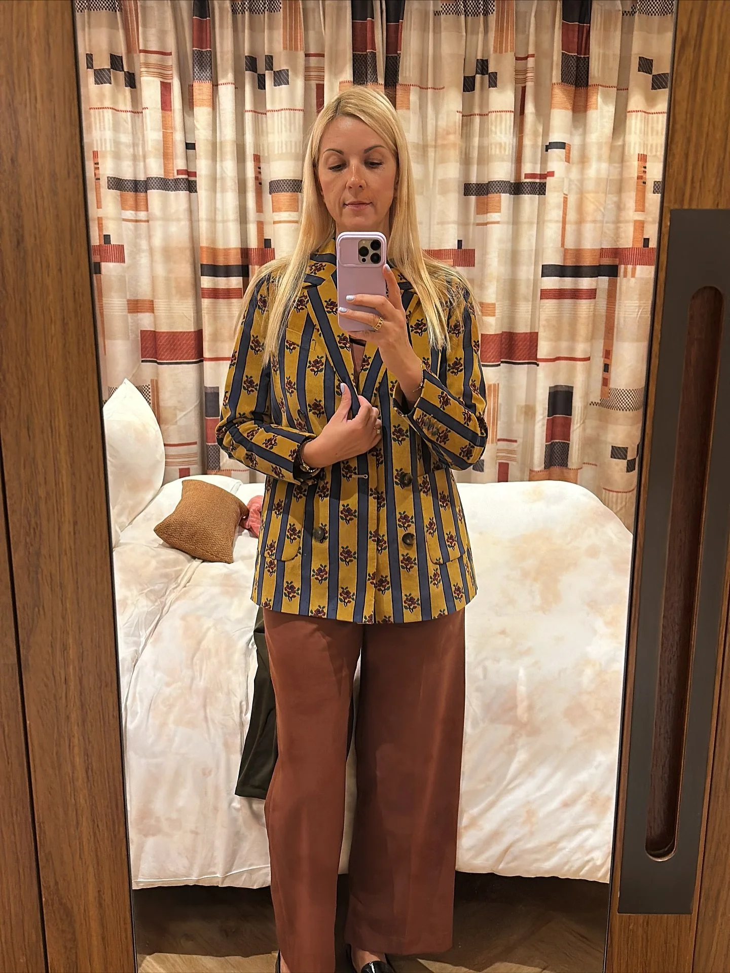 ✨ When you&rsquo;re unintentionally matching interiors 🤩

I&rsquo;ve always been drawn to fabric design. Not so long ago, I also had my take pattern design for placement prints, so I know how much work goes into creating such art.

☺️ Seeing playful