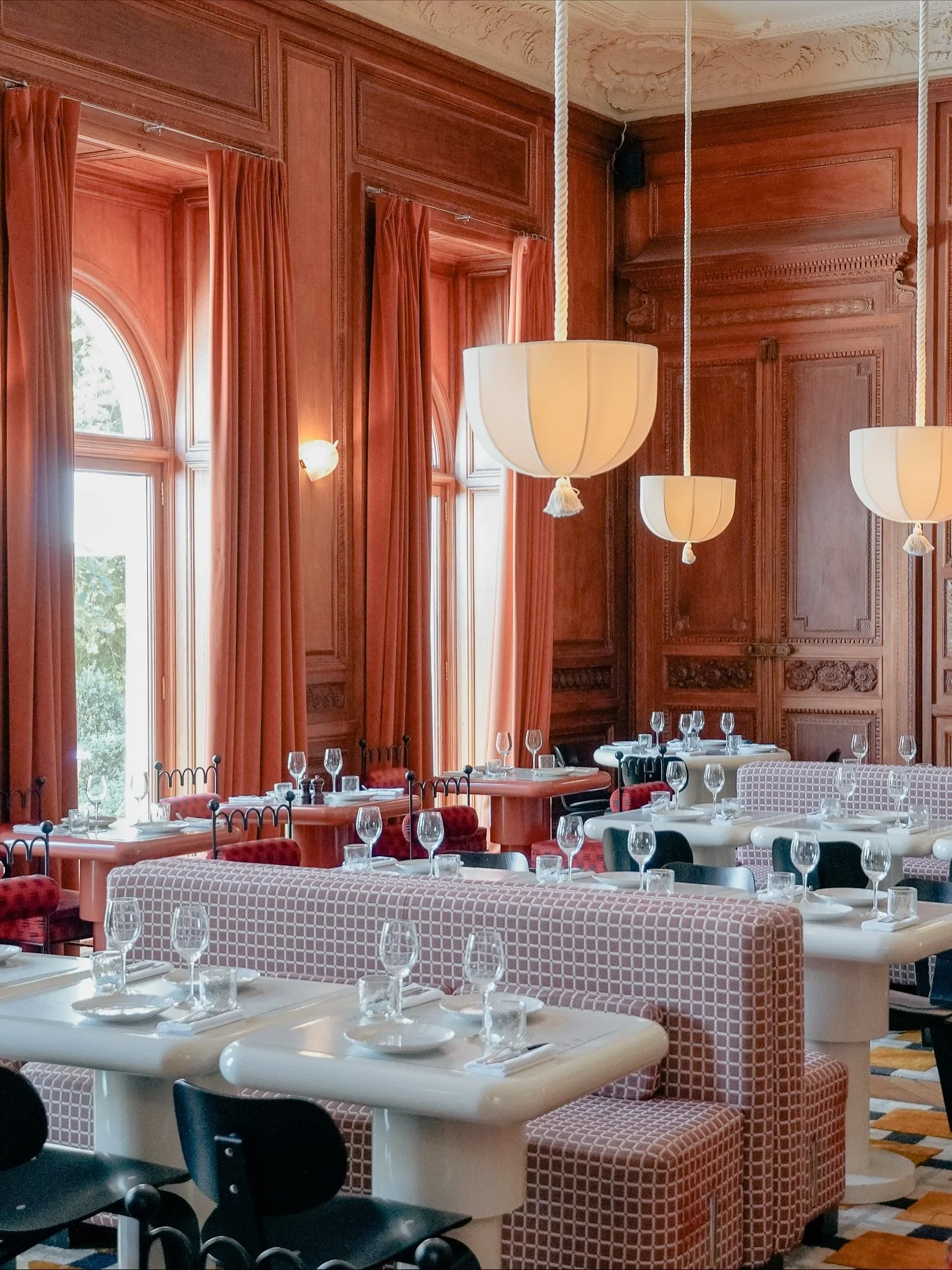 🐇 It&rsquo;s that time of the year to look back 👀 One of the most romantic and beautiful stays this year was at @cowleymanorexperimental by @experimentalgroup 

&clubs;️ As an admirer of @dorotheemeilichzon work I could not wait to witness it in pe