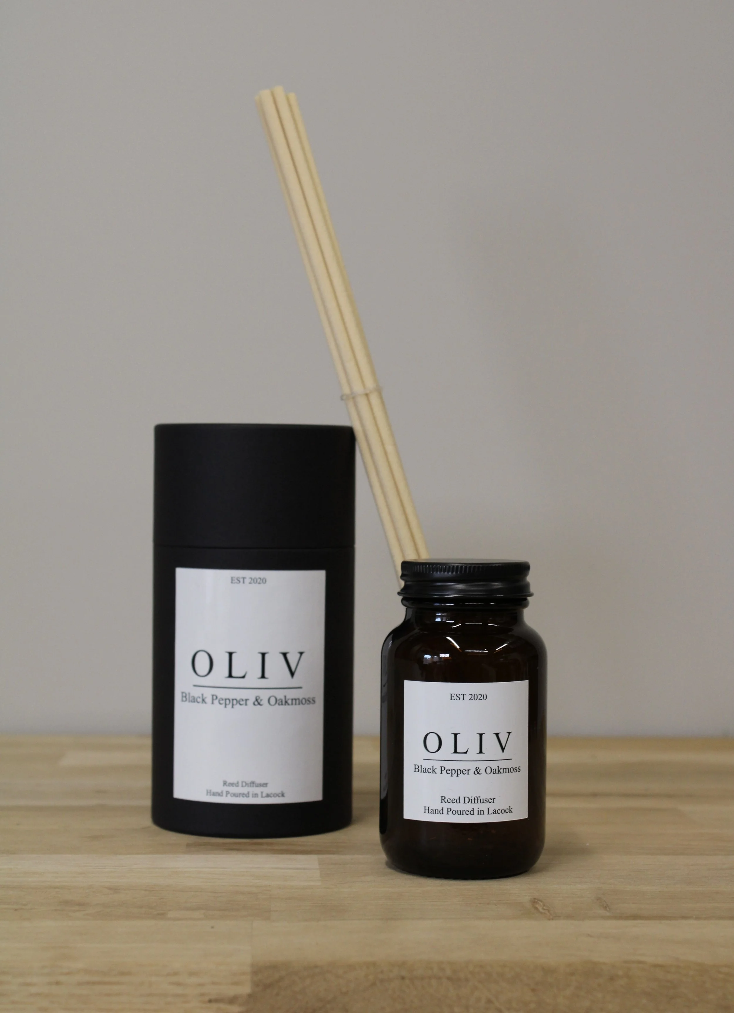 black pepper and oakmoss reed diffuser oliv.jpg