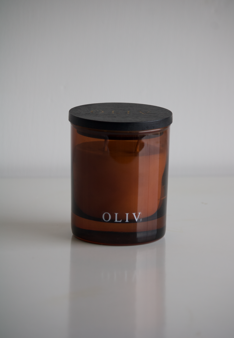 oliv dual wick candle amber christmas.png