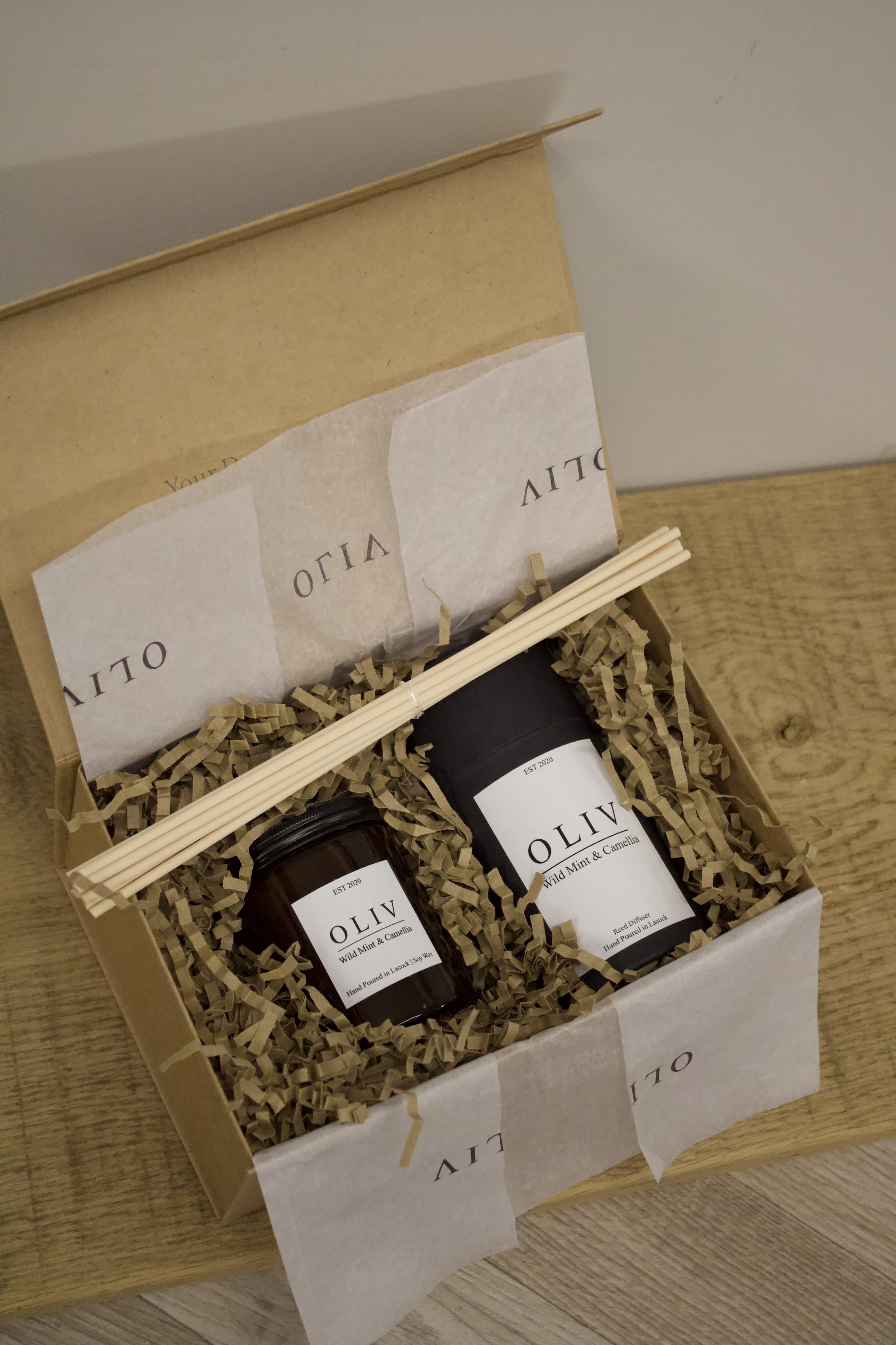 diffuser and candle gift box oliv.jpg