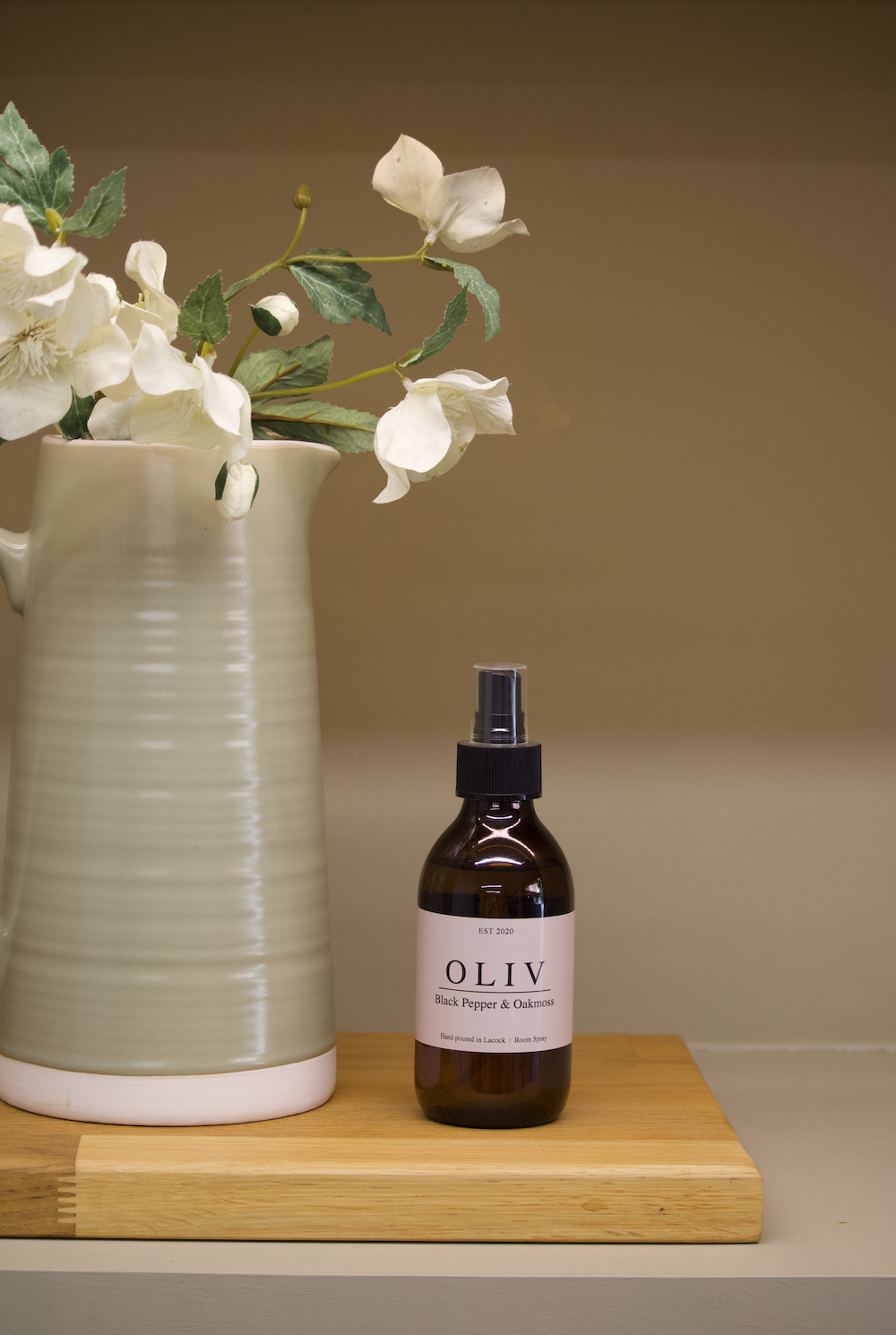 oliv black pepper and oakmoss room spray.png