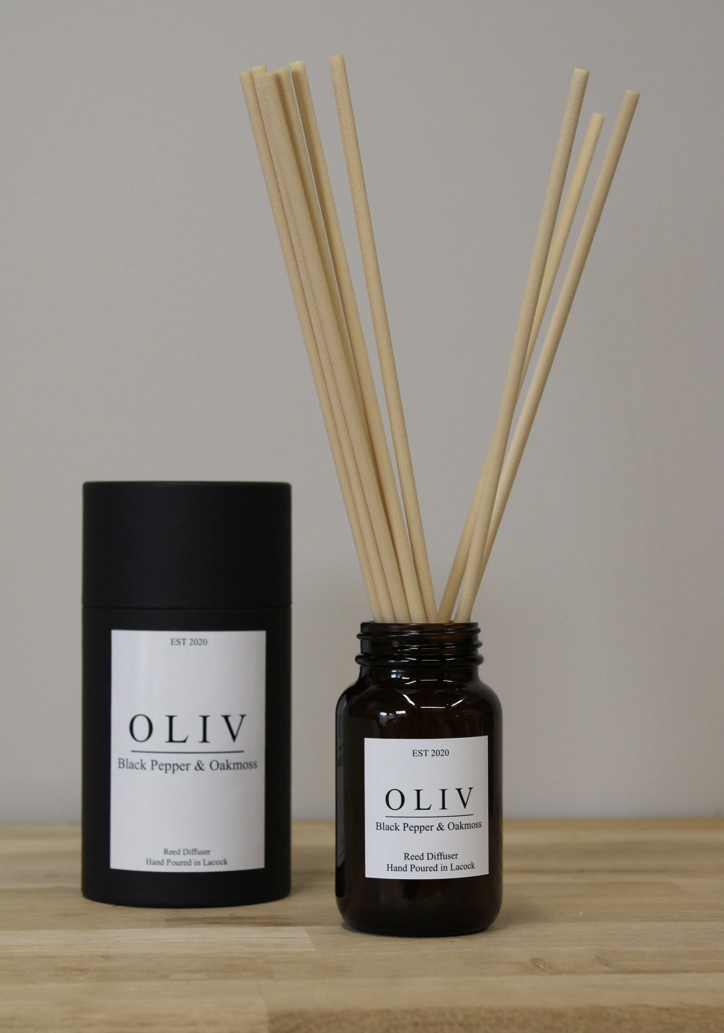 black pepper and oakmoss reed diffuser oliv...jpg