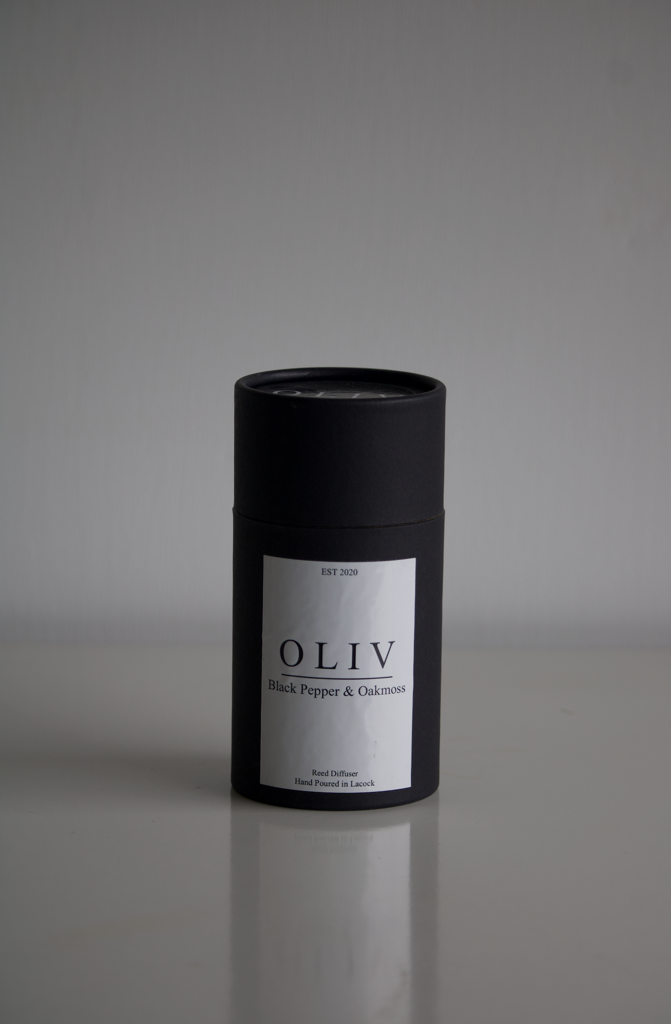 BLACK PEPPER AND OAKMOSS REED DIFFUSER OLIV.2.png