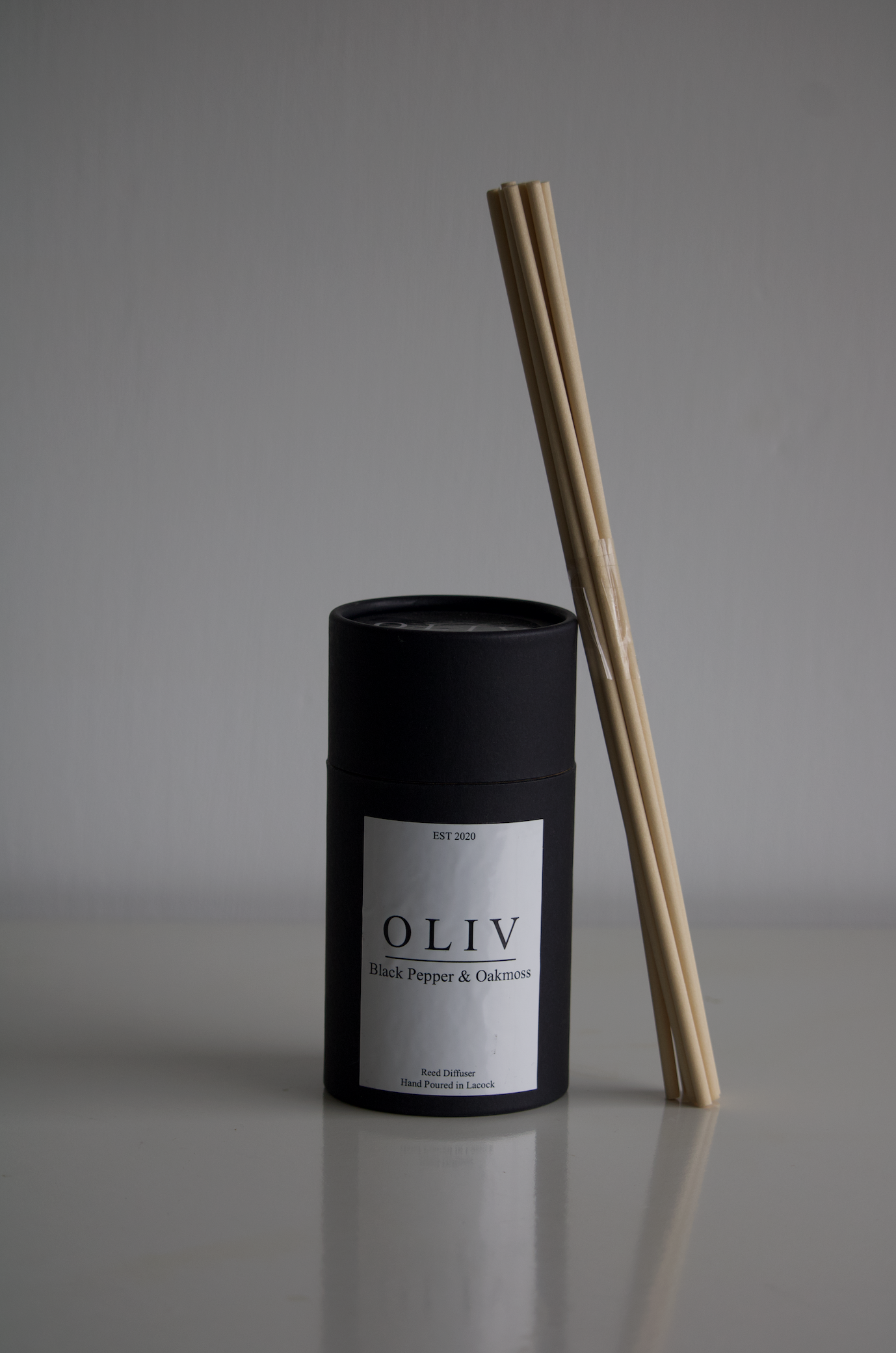 BLACK PEPPER AND OAKMOSS REED DIFFUSER OLIV.3.png