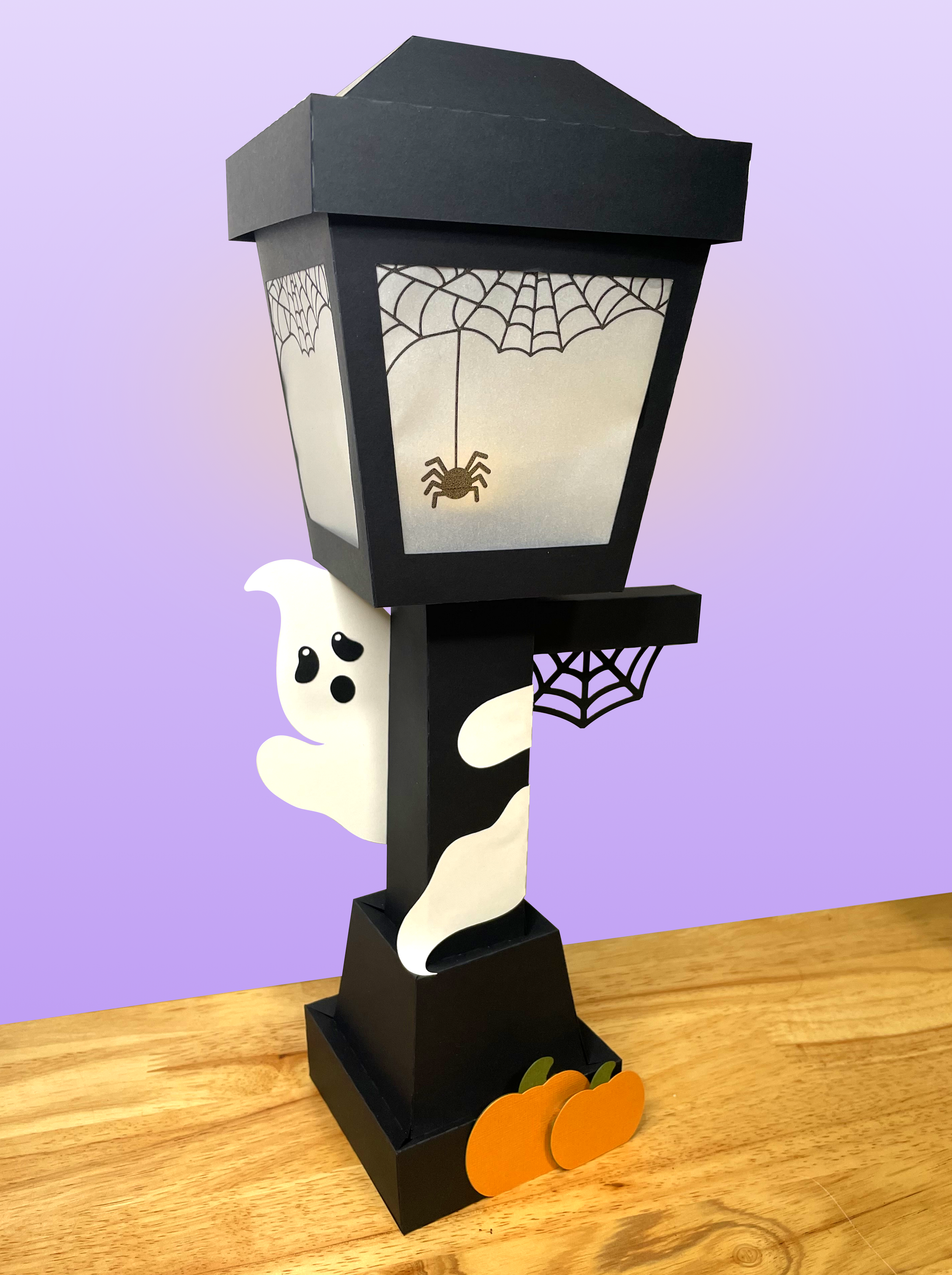 SaltyYankee_XOXOHalloween_LampPost_DisplayImage1.png