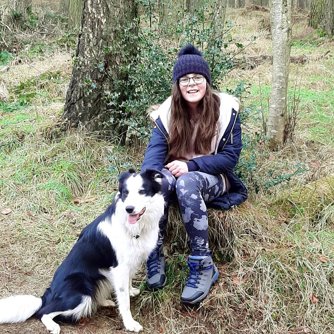 Iona joined me on the dog walk yesterday so I just had to take a photo! This is VERY rare! 🤣 #lockdownlife #lovemydog #familytime