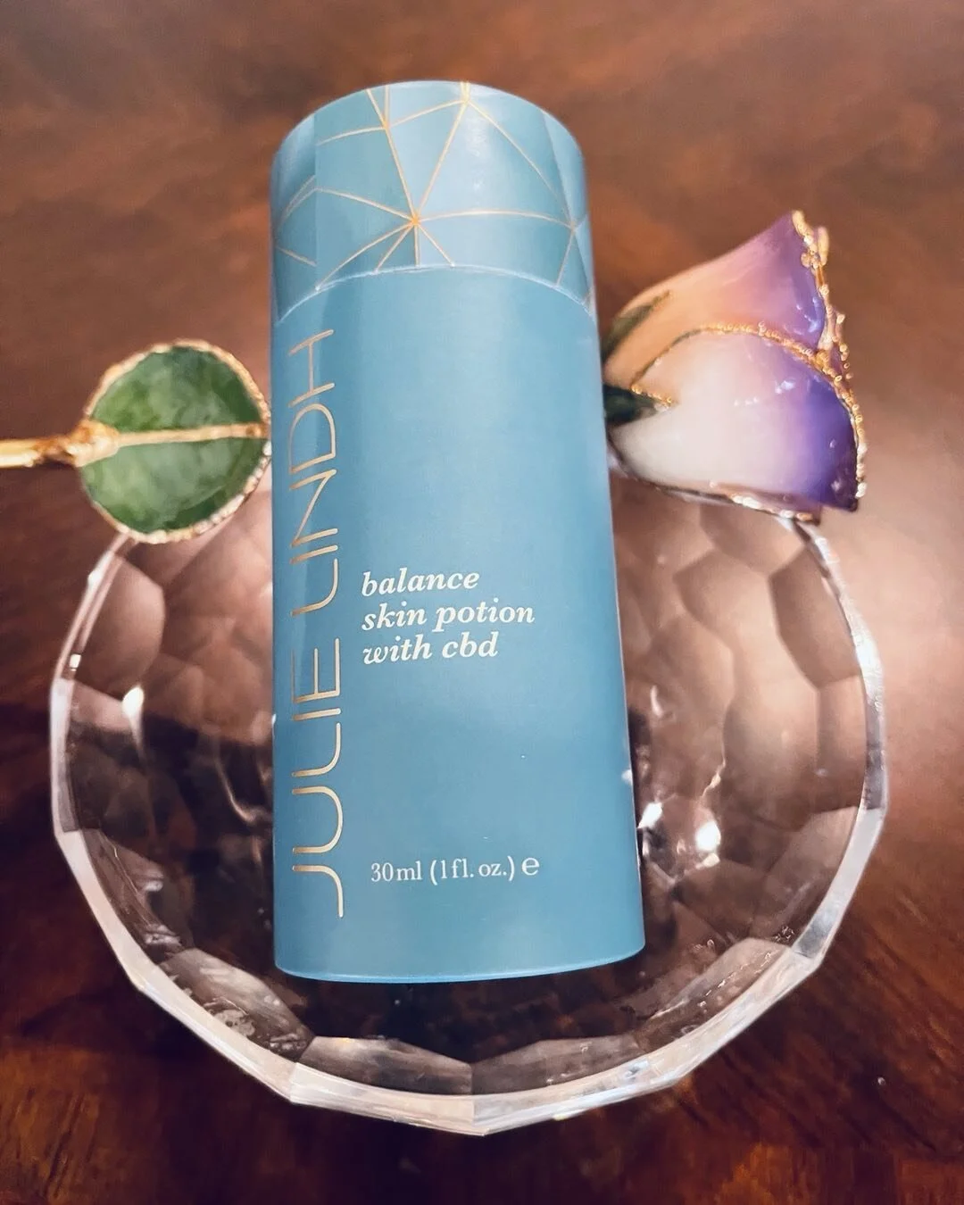 Feeling Moody today? Ever feel like you are in a slump? Fatigued? Stressed? Anxious? Even Angry😡? 

Well this can translate into how your skin will not only react internally, but also how it will appear externally. 

@julielindhskinexpert , her plan
