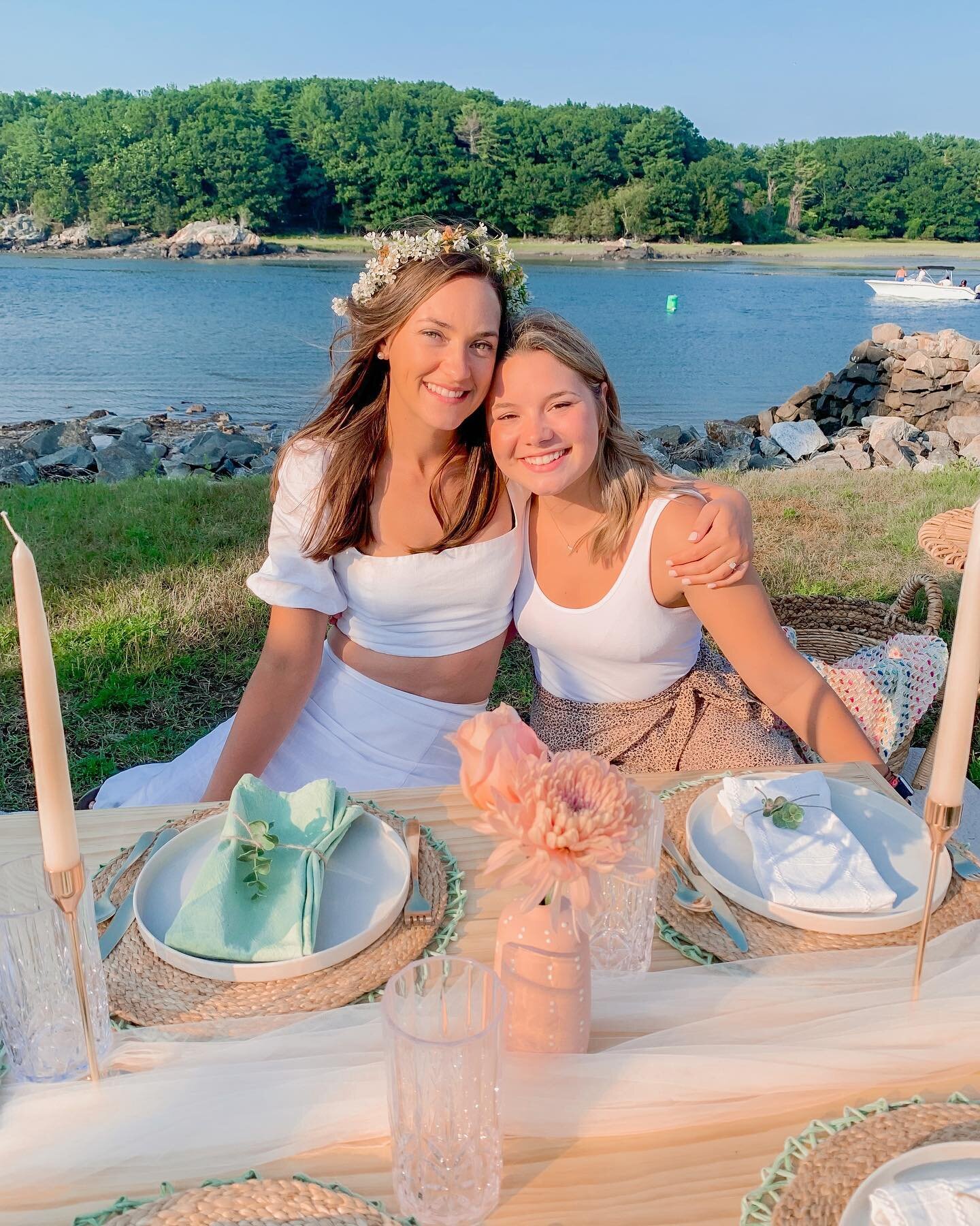 Cheers to the unsung heroes of wedding season &ndash; the bridesmaids! 

At Seacoast Picnic Co., we believe in celebrating the bonds that make weddings truly special. 🥂💖 

From planning sessions to heartfelt support, these amazing friends stand by 