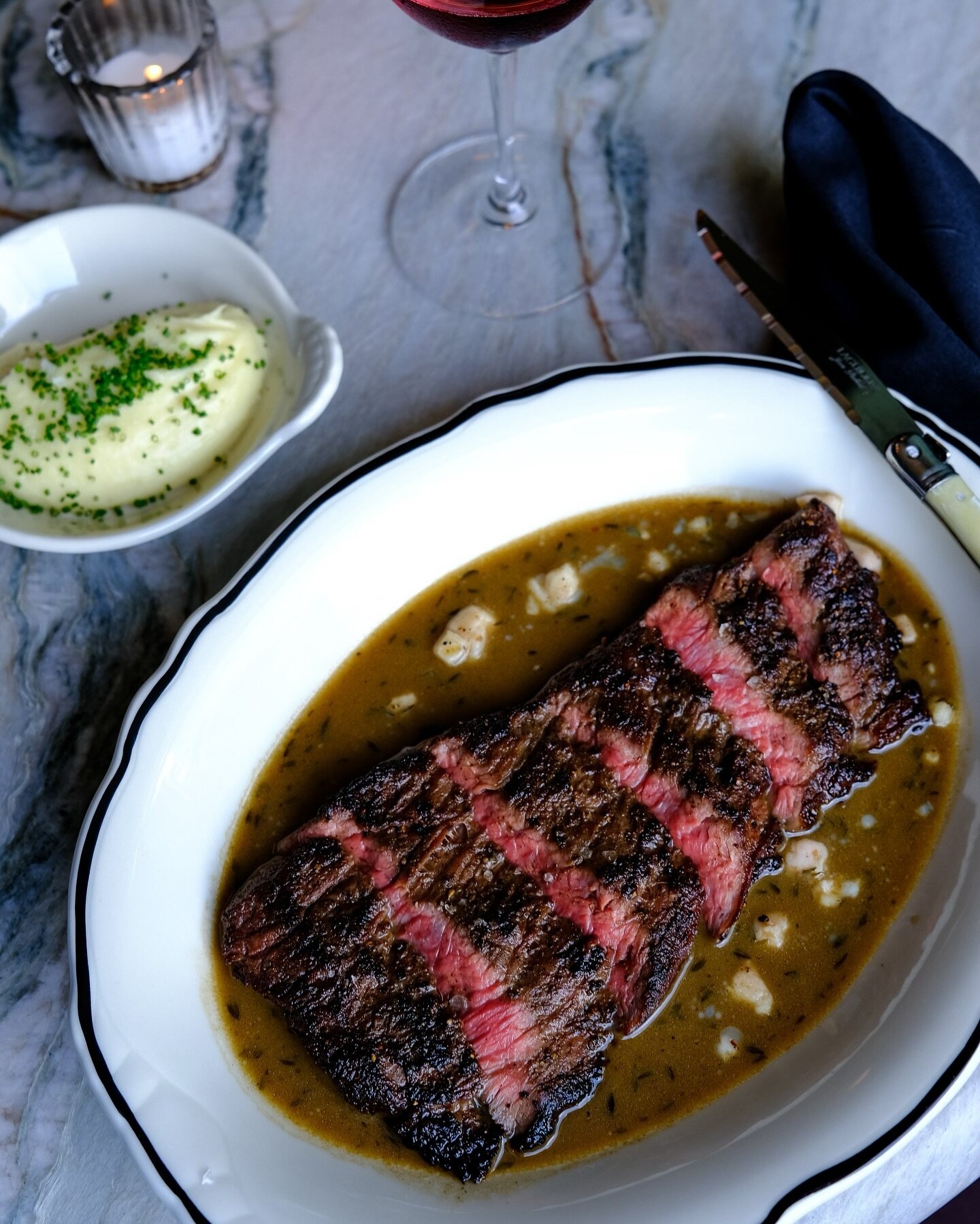 Find a cozy corner and warm up with steak au poivre &amp; potato pur&eacute;e! Open at 4:00 🥳

📸: @jenni.salami