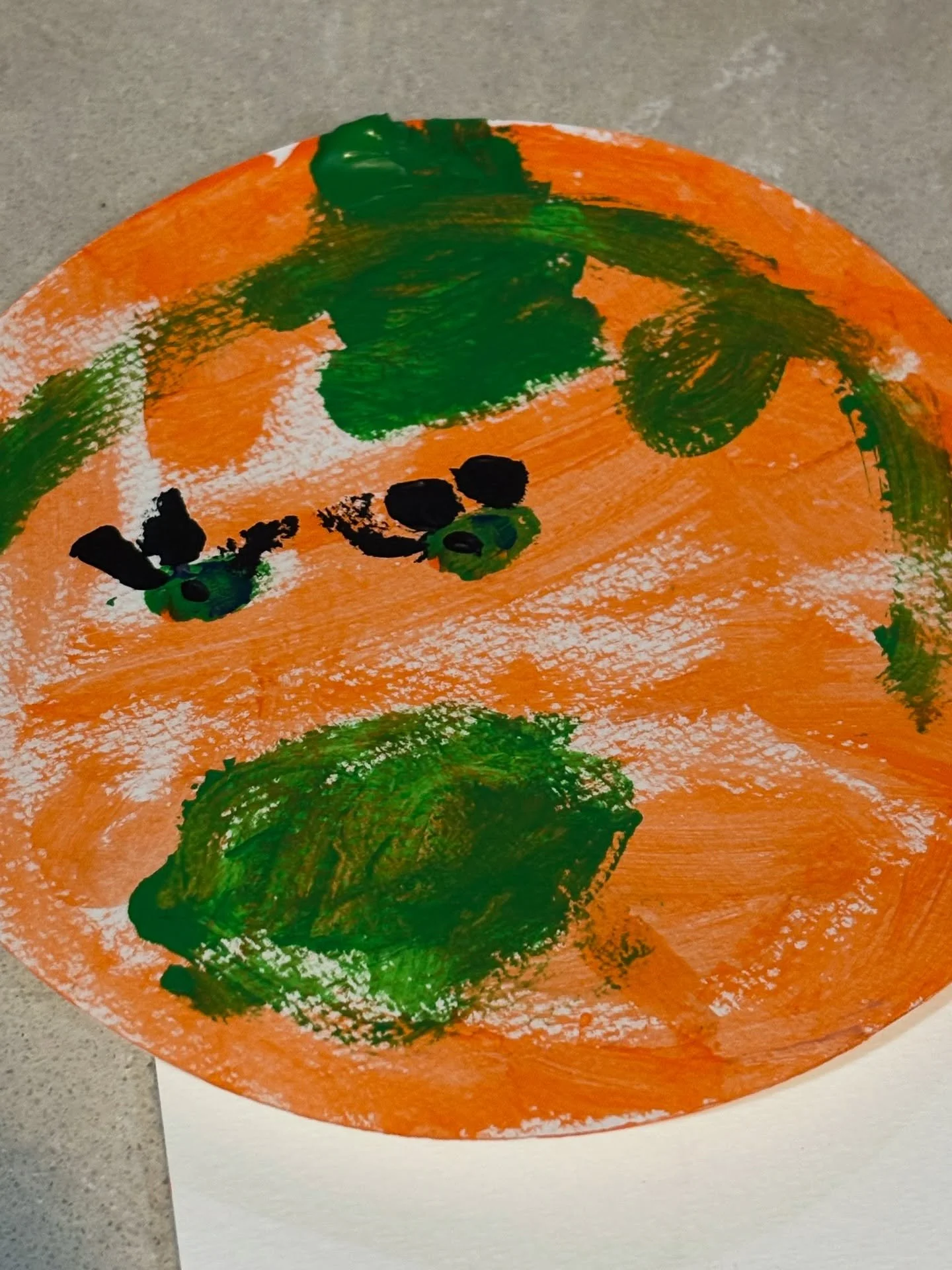 Painting is even more fun when you do it with your favorite littles. 🥰