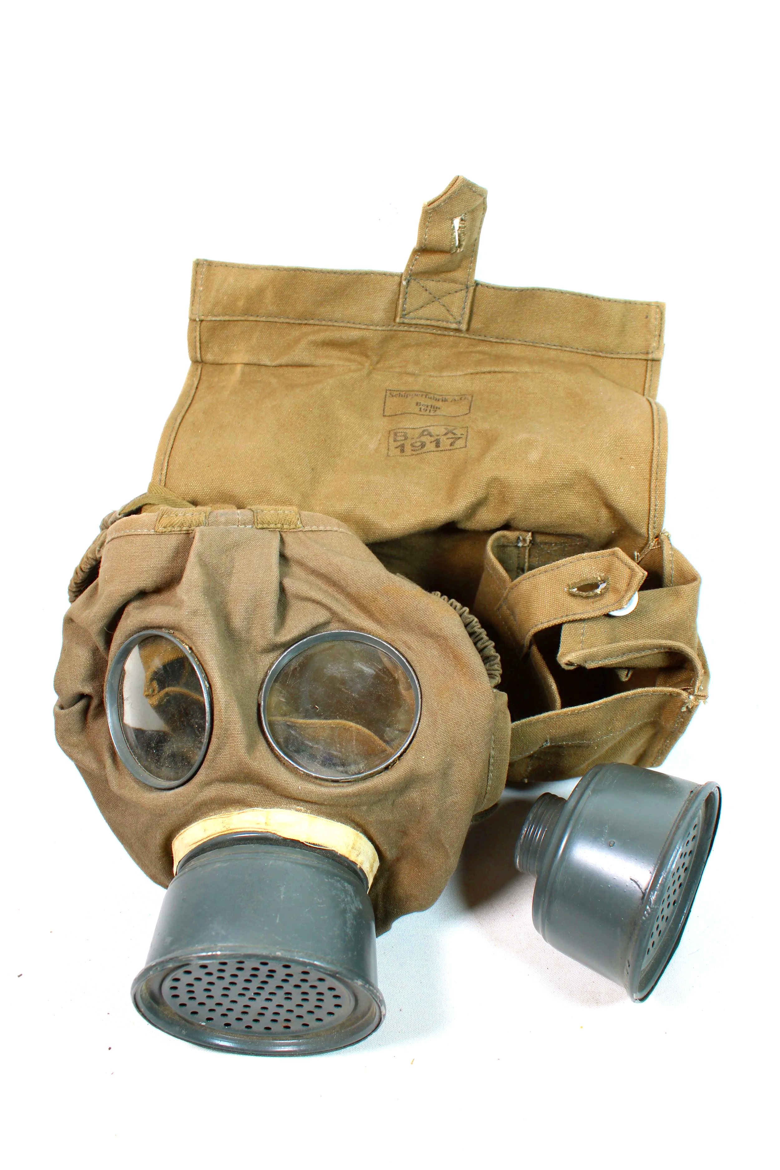 WWI GERMAN INFANTRY M1915 GASK MASK Gummimaske & CARRY BAG