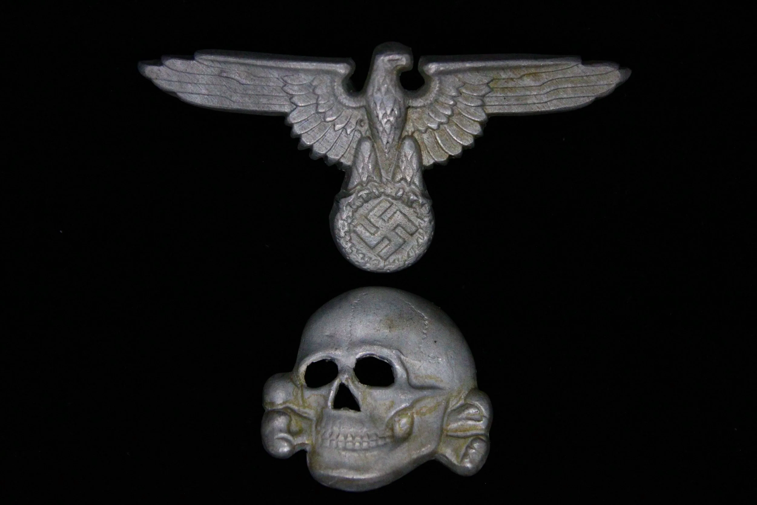 Reproduction WW2 German Waffen SS "Totenkopf" Visor Cap Skull & Eagle Set Ges. Gesch. E.W. Assmann & Sohne