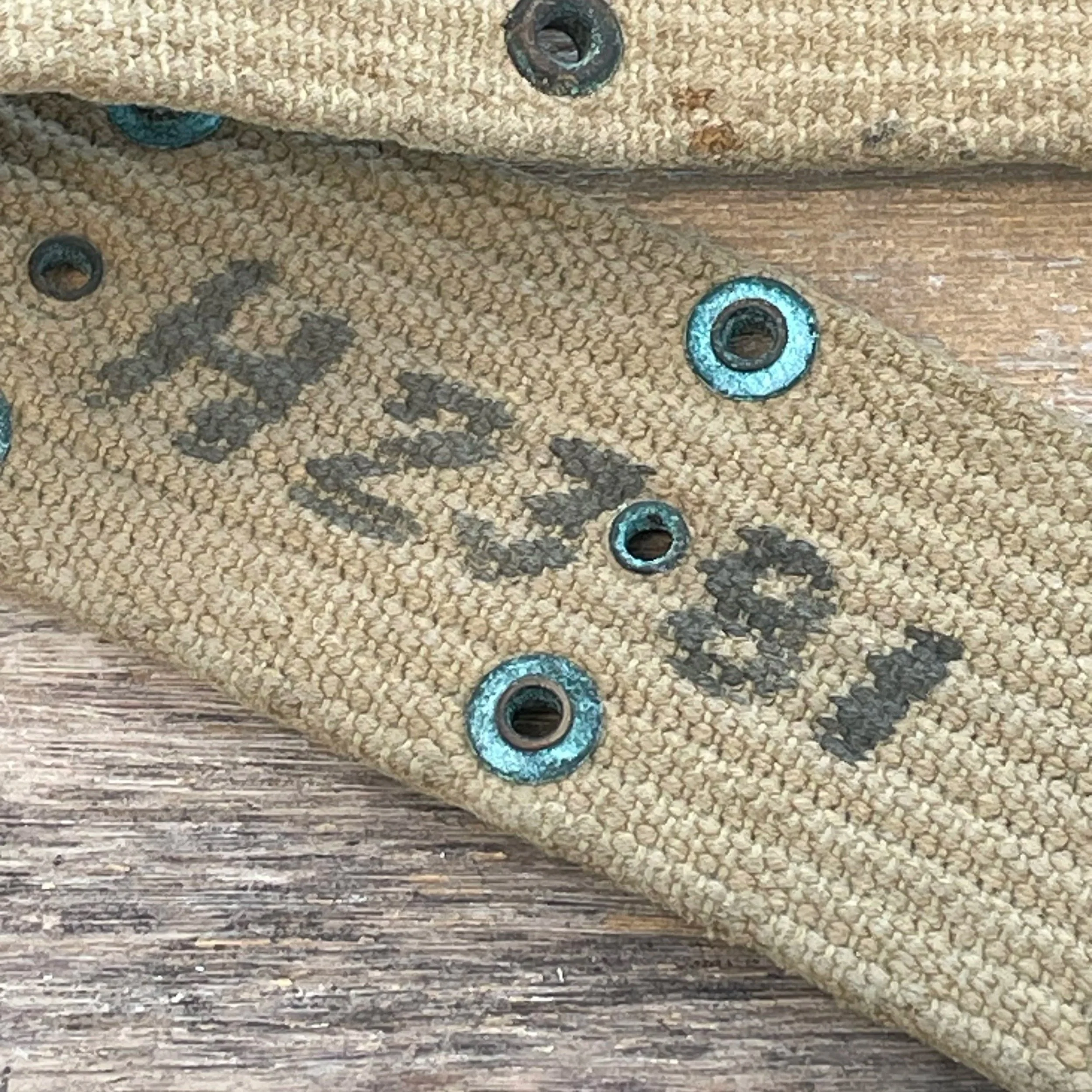 ORIGINAL US WWII Khaki Pistol Equipment Web Belt R.M. Co 1942