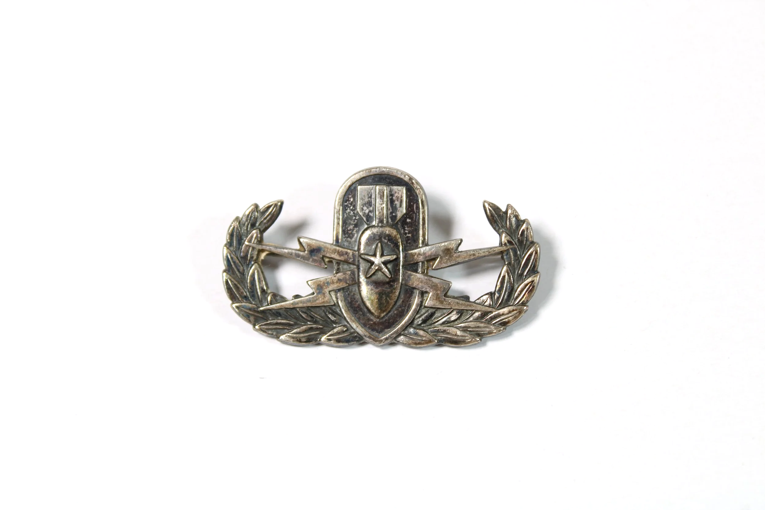 Vietnam War Senior Explosive Ordnance Disposal (EOD) Badge Pin Hayward Sterling