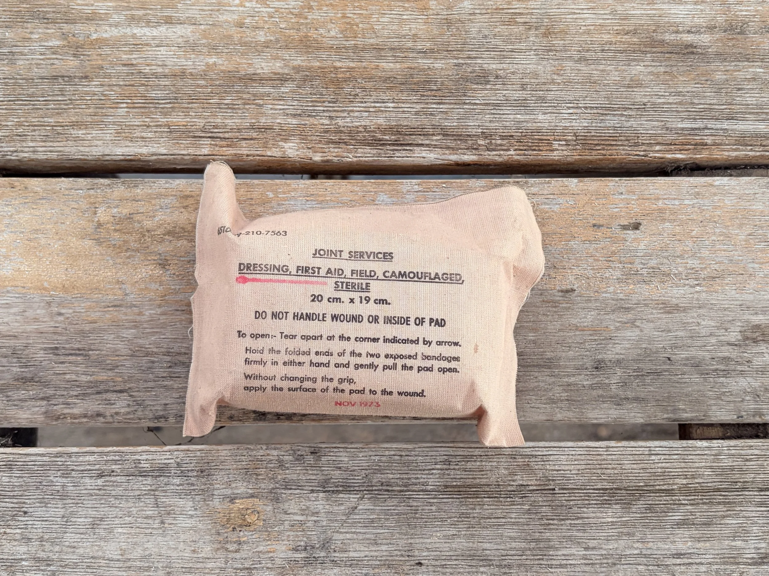 British Army Joint Services 1973 camouflaged first aid field dressing 10x19cm