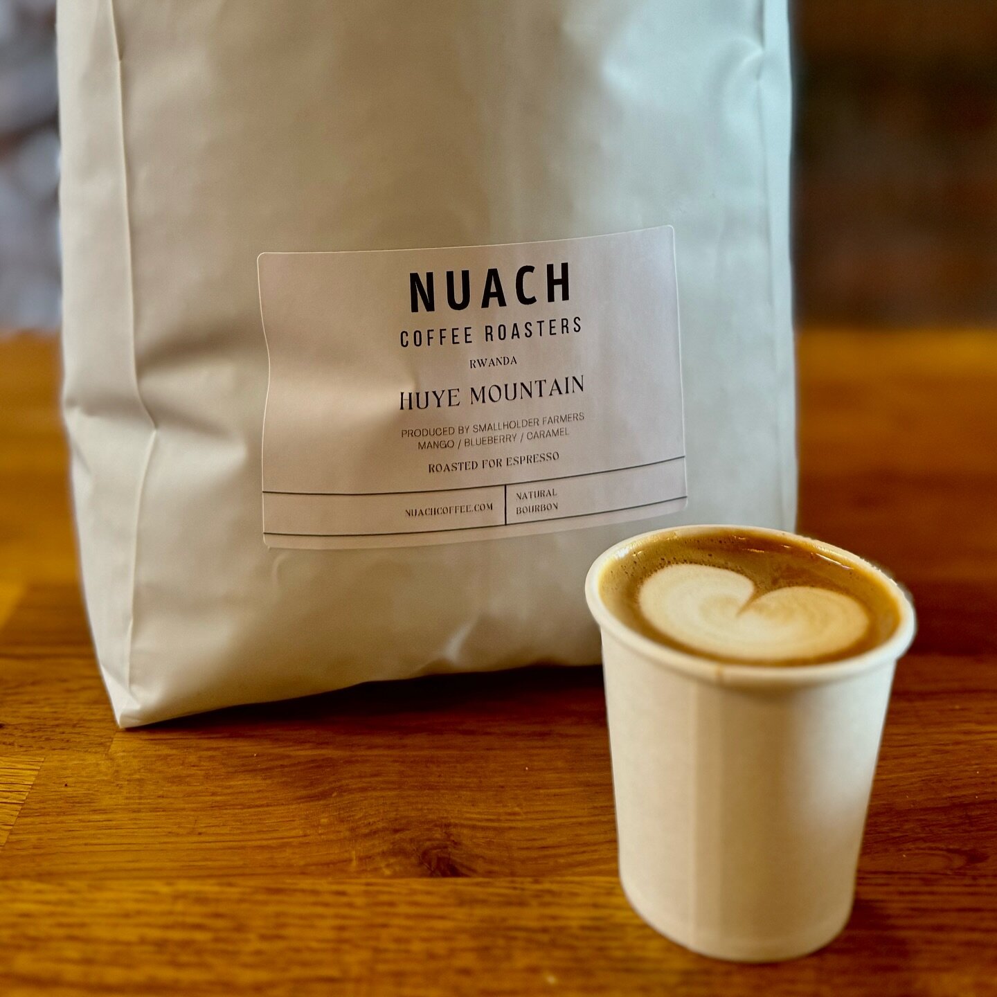 LIMITED NUACH ESPRESSO! Huye Mountain is back and the team adore it. A naturally-processed Rwandan, with strong notes of sweet mango and caramel. Super juicy, full-bodied espresso. Come and try for yourself!

#coffee #coffeeshop #specialtycoffee #nom