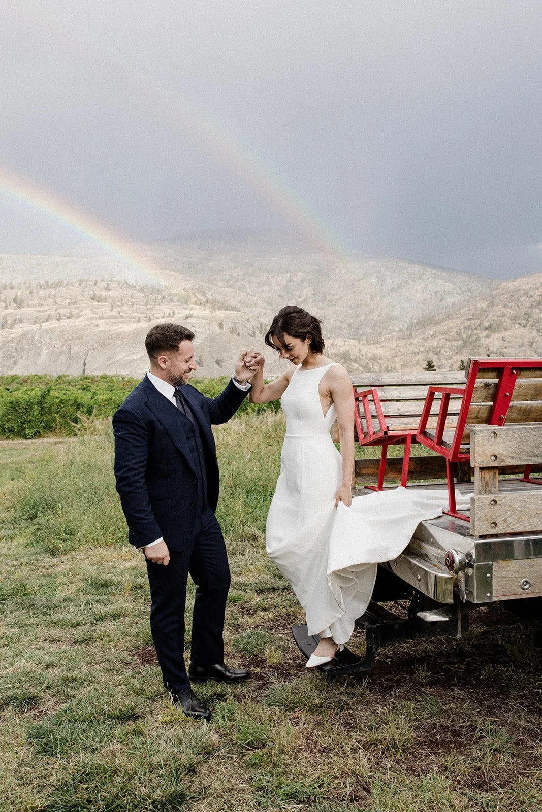 covert-farms-family-estate-wedding-vancouver-wedding-photographer-portrait-bride-groom-2.webp