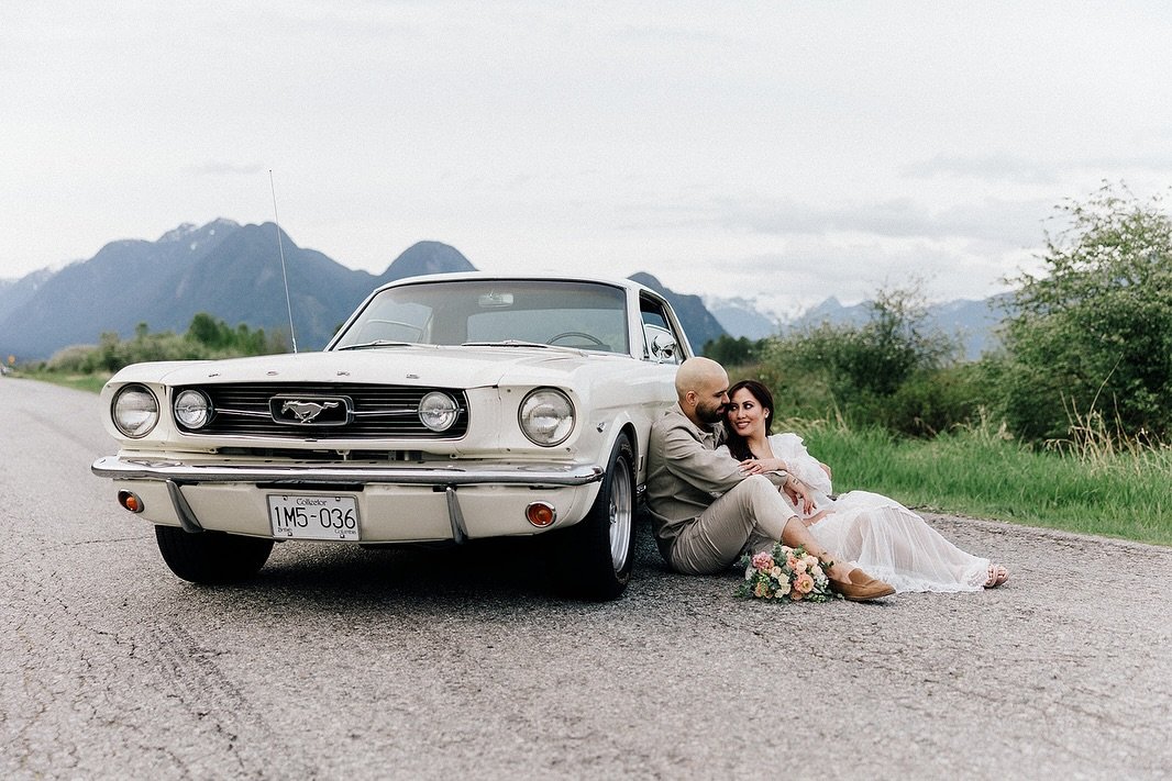 Paulo + Holly + a stunning view 🤍✨ 

#mustang #vintagecars #vancouverwedding #vancouverweddingphotographer #engagementshoot