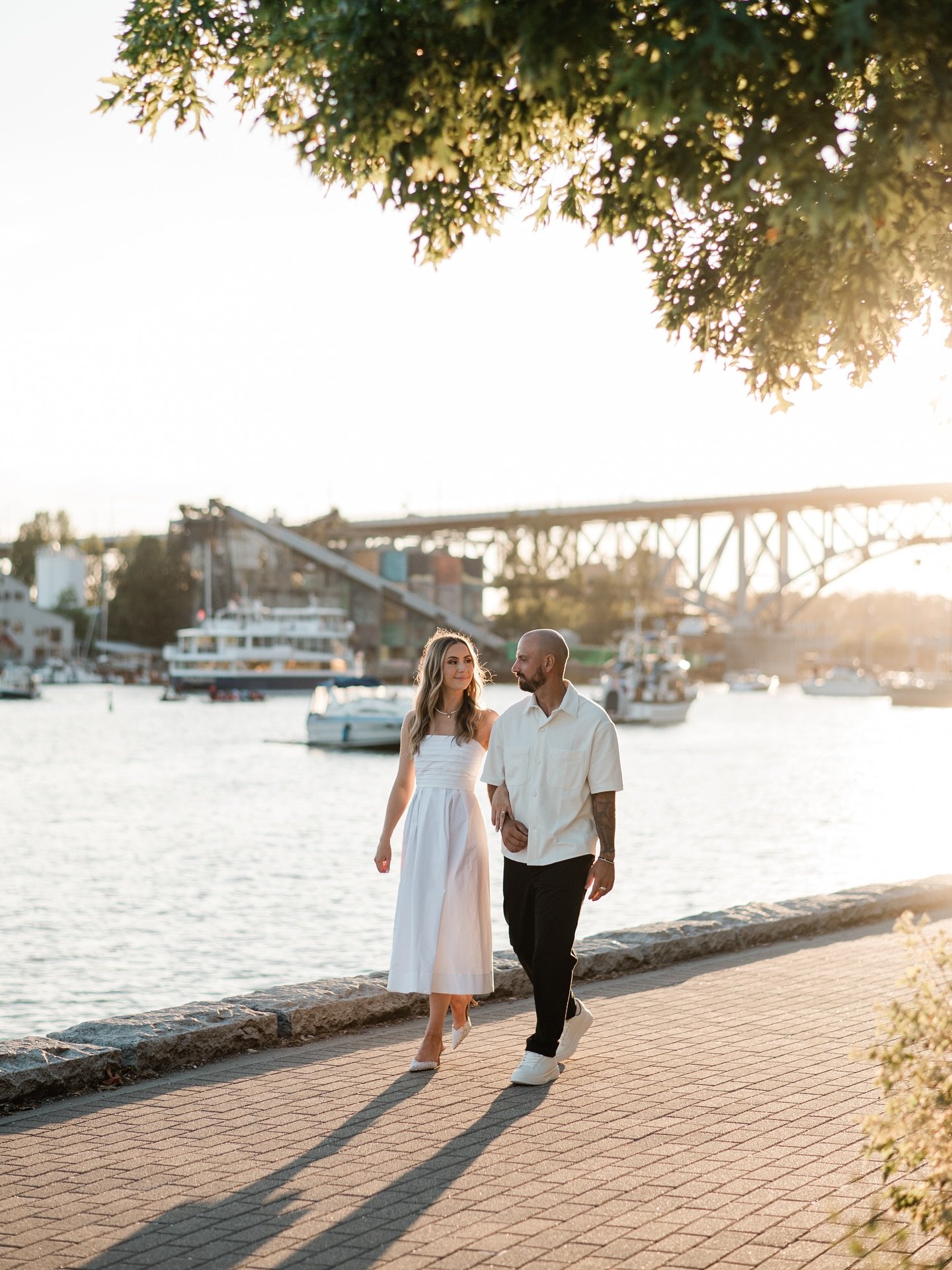 Jordan &amp; Alicia, summer love looking beautiful as ever 🤍

#engagementsession #engagementshoot #aestheticengagement #aestheticengagementphotos #vancouverweddingphotographer