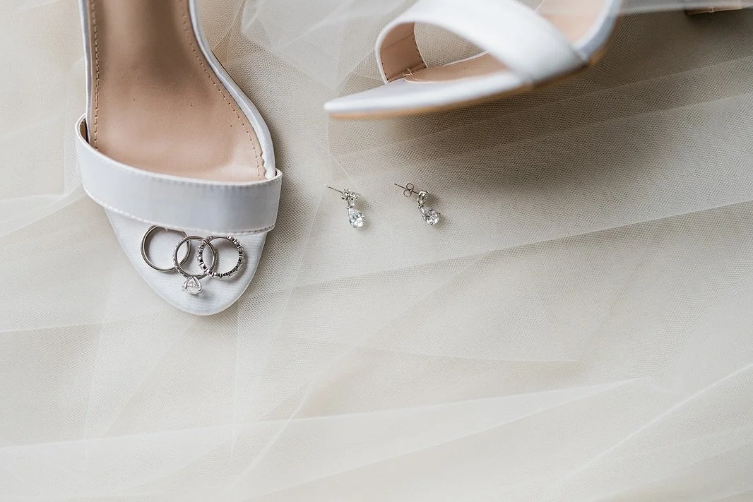 Fleeting moments frozen 🤍

#weddingdetails #aestheticweddingshoot #vancouverweddings #vancouverweddingphotographer #weddingphotographers
