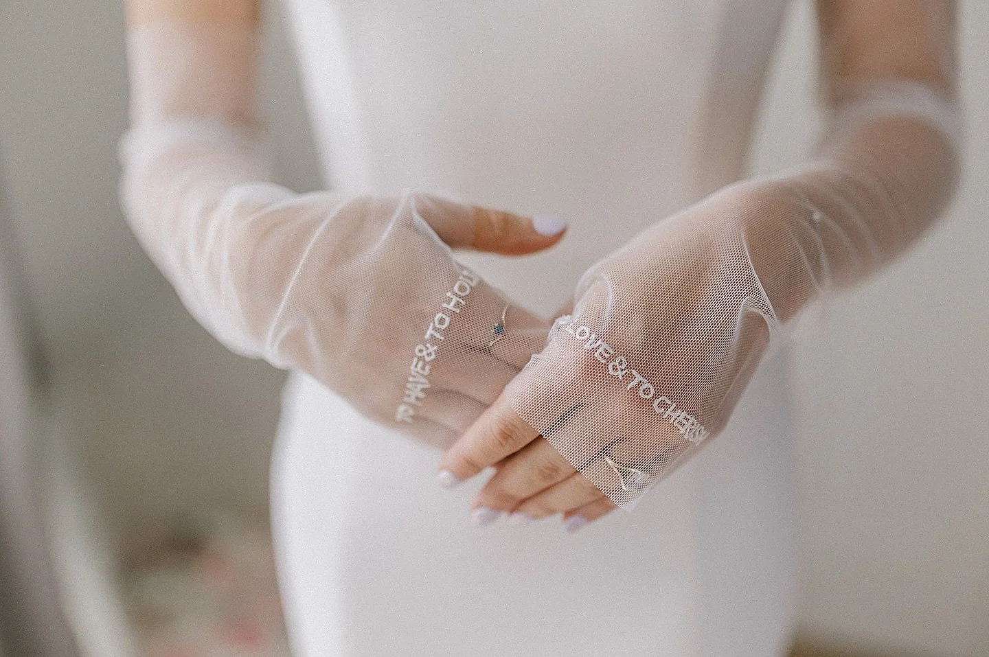 to have and to hold 🤍 

#aestheticdetails #weddingaesthetic #detailwedding #handshot
