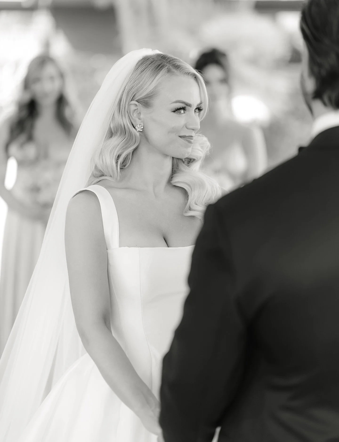 the magic in every glance..🤍 

#vancouverweddings #aestheticweddingshoot #brideandgroomphotos #vancouveraesthetics #weddingphotography #aestheticweddingphotos