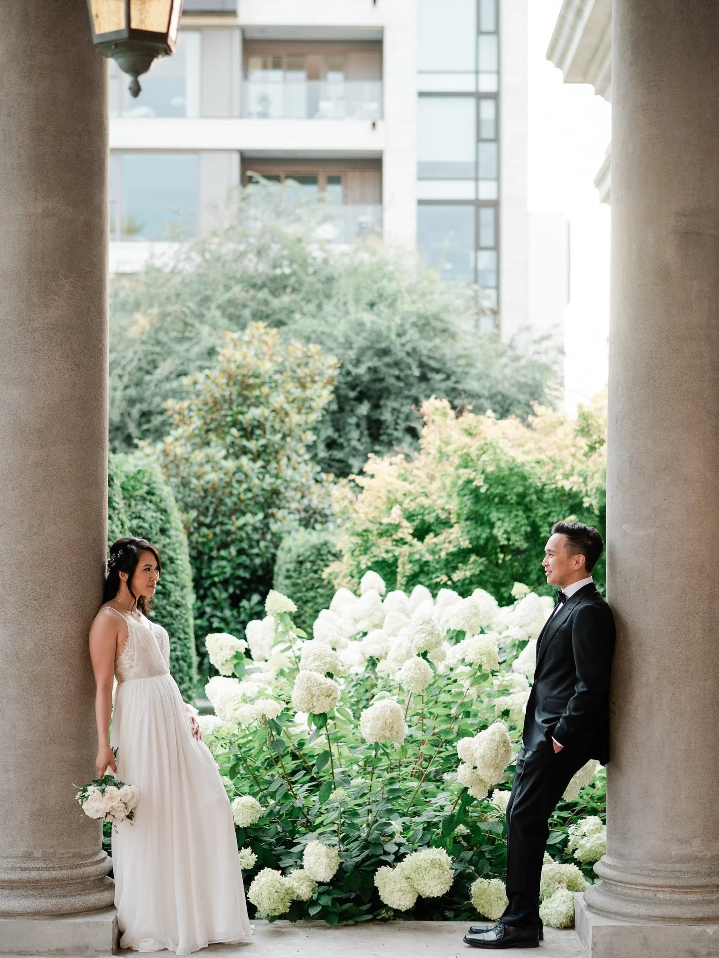 Sweet love that lasts forever🤍 

#vancouverweddings #vancouverweddingphotographer #aestheticweddingphoto #brideandgroomphotos #weddingdetailphoto