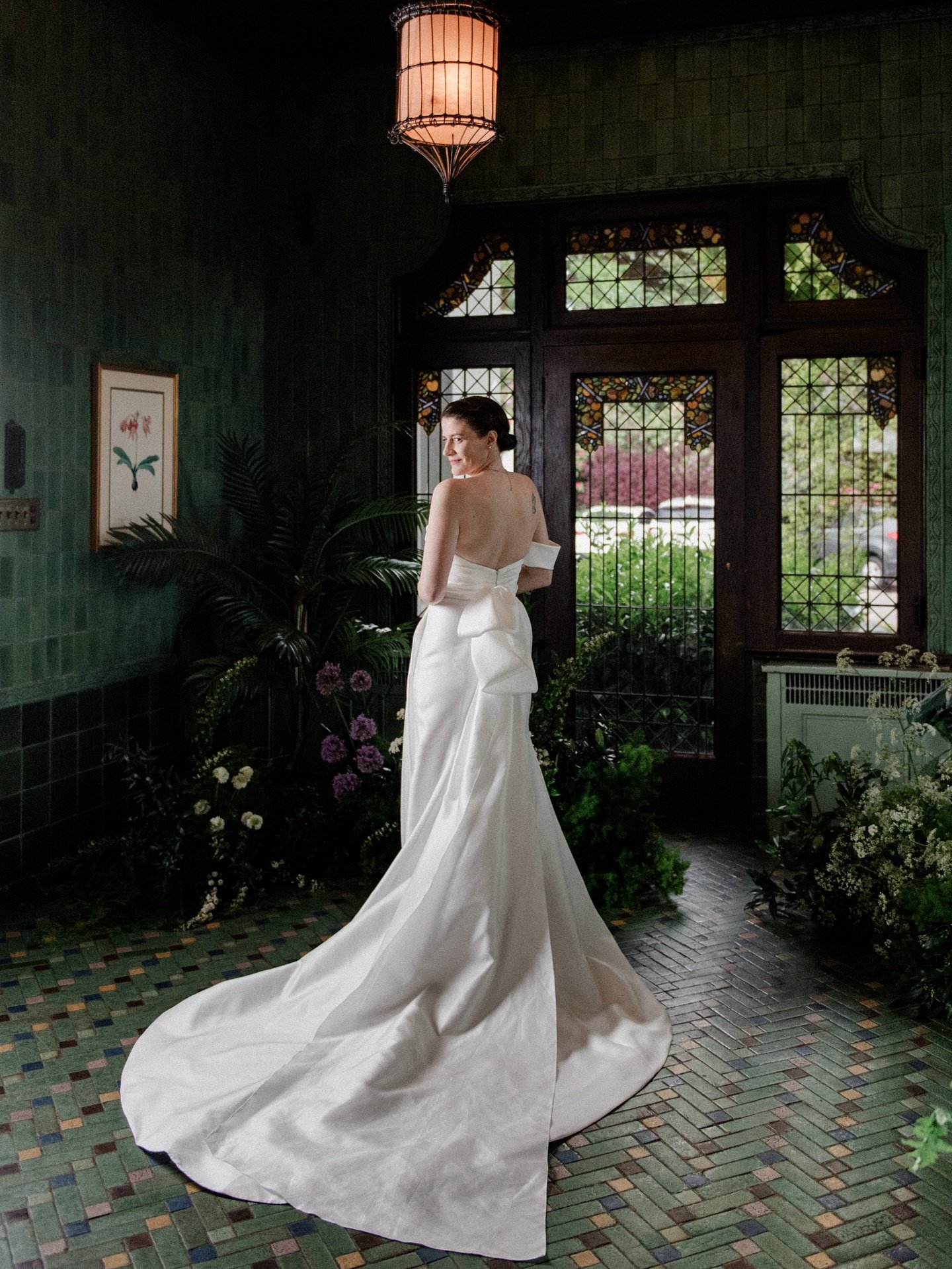 Beauty &amp; elegance.. ✨🤍 

#elegantweddings #vancouverweddingphotographer #aestheticweddingphotographer #weddingdetailshots #vancouverweddings