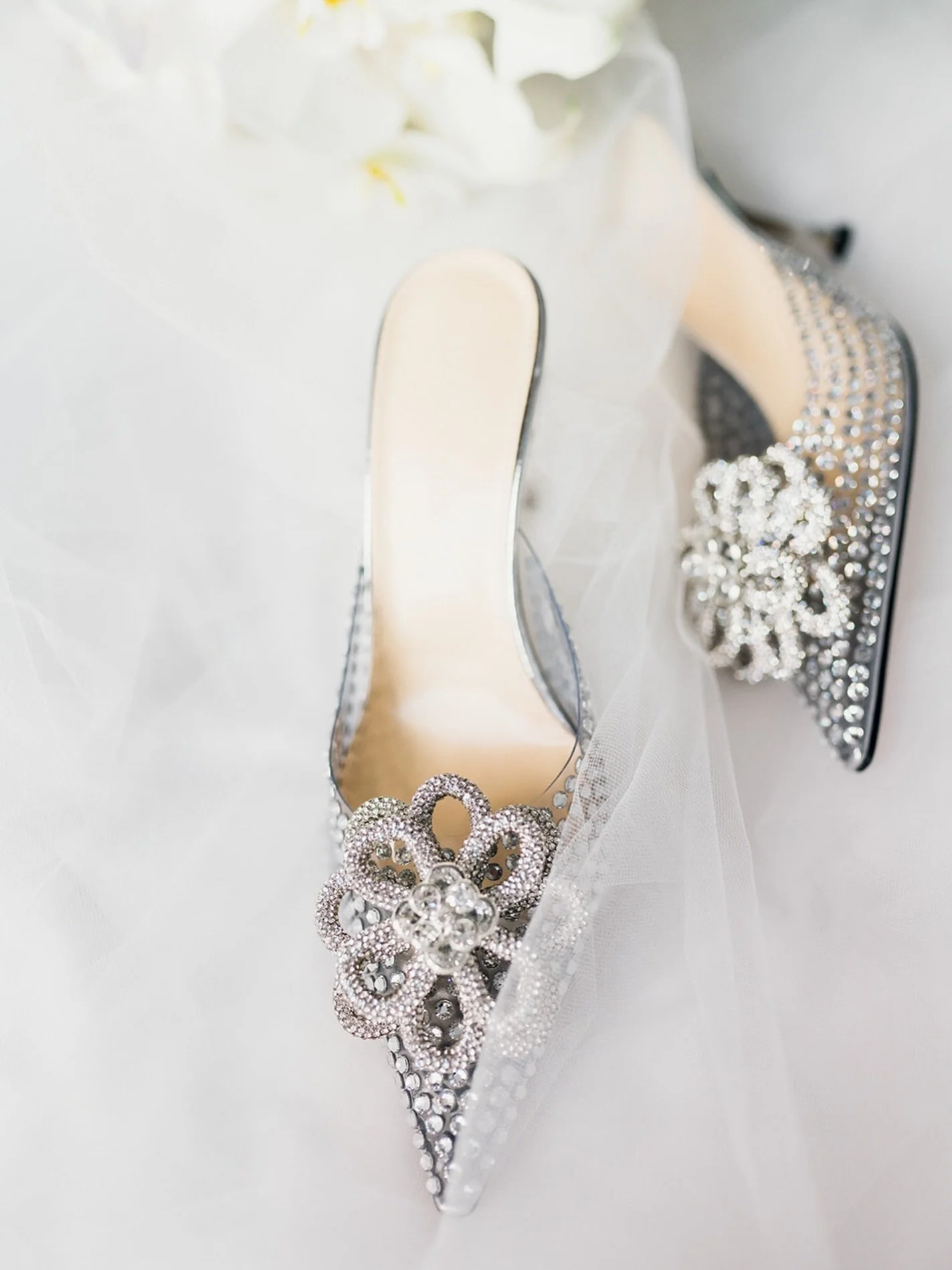 a moment for the brides shoes 🤍✨ 

#weddingphotography #bridesshoes #aestheticweddingphotographer #vancouverweddingphotographer #weddingdetailsphotography