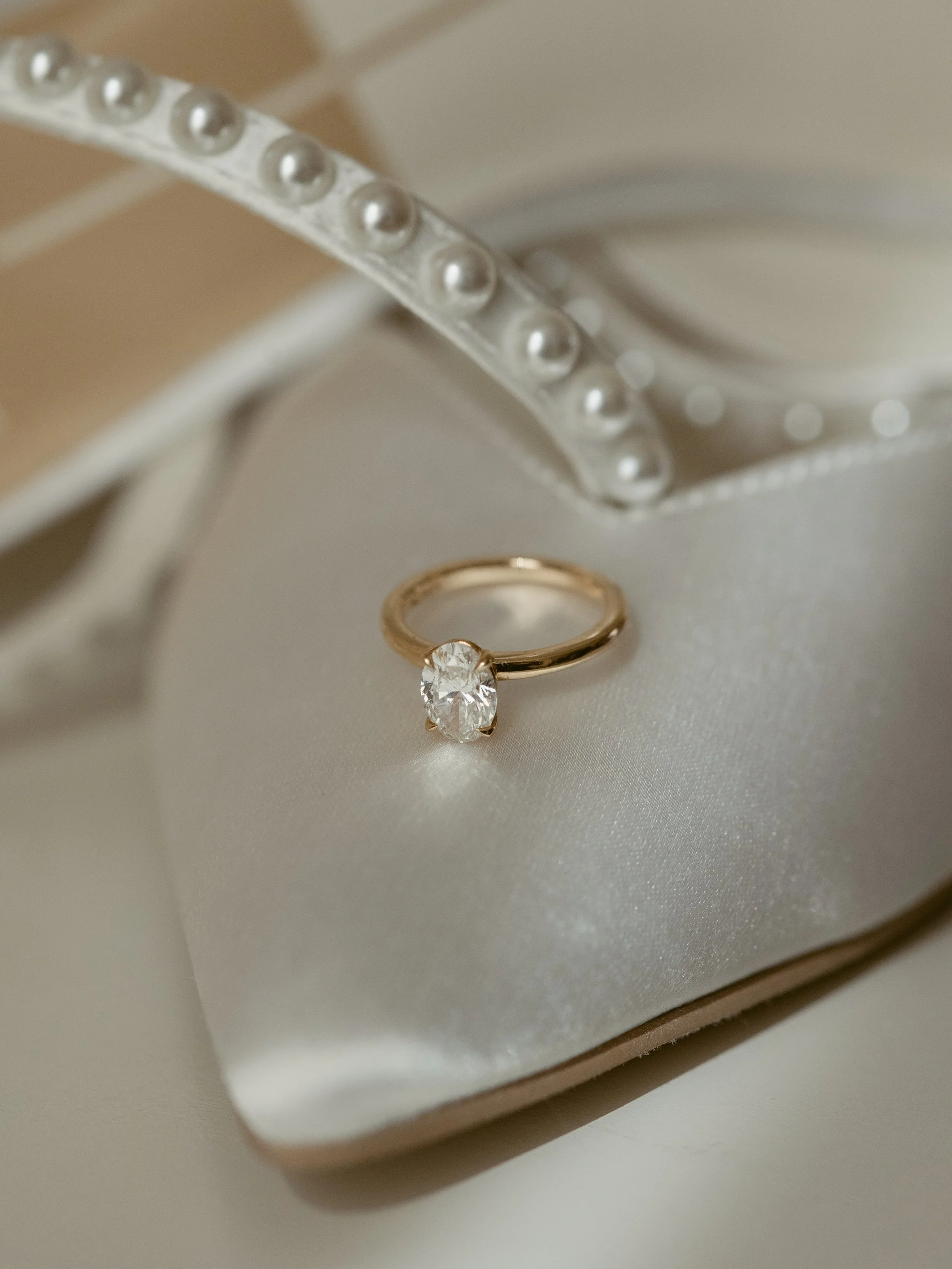 The little details are just as important as the big ones✨ 

#detailshot #vancouverweddingphoto #aestheticvancouverwedding