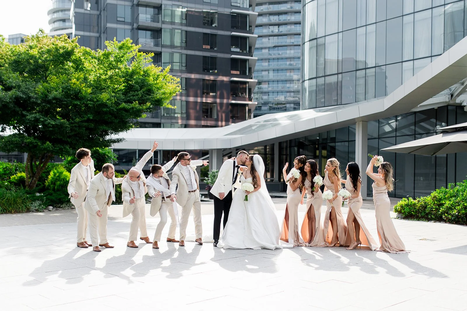 NV-jw-marriott-parq-vancouver-wedding-photographer-beautiful-life-studios-bc-225_websize.jpg