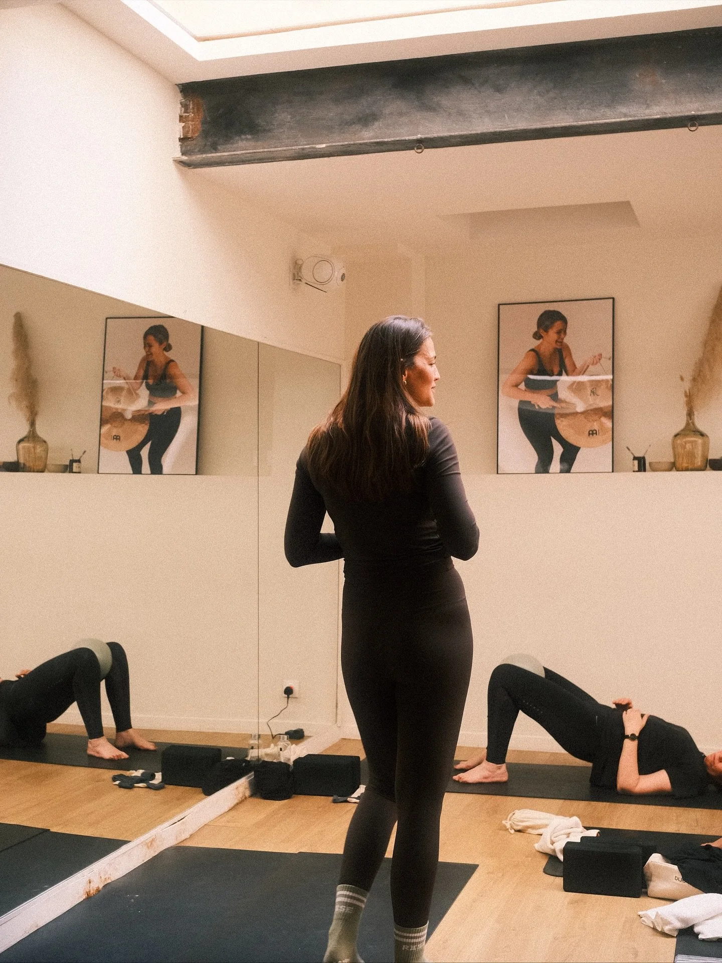 Flow &amp; good vibes only avec les cours de Pilates de Camille. ✨

Retrouve-la sur notre plateforme Hajime Connect et lors de notre prochaine retraite Yoga &amp; Pilates dans le sud ouest. 

Lien en bio 💌

📷 @sabrinasako @aries.haus