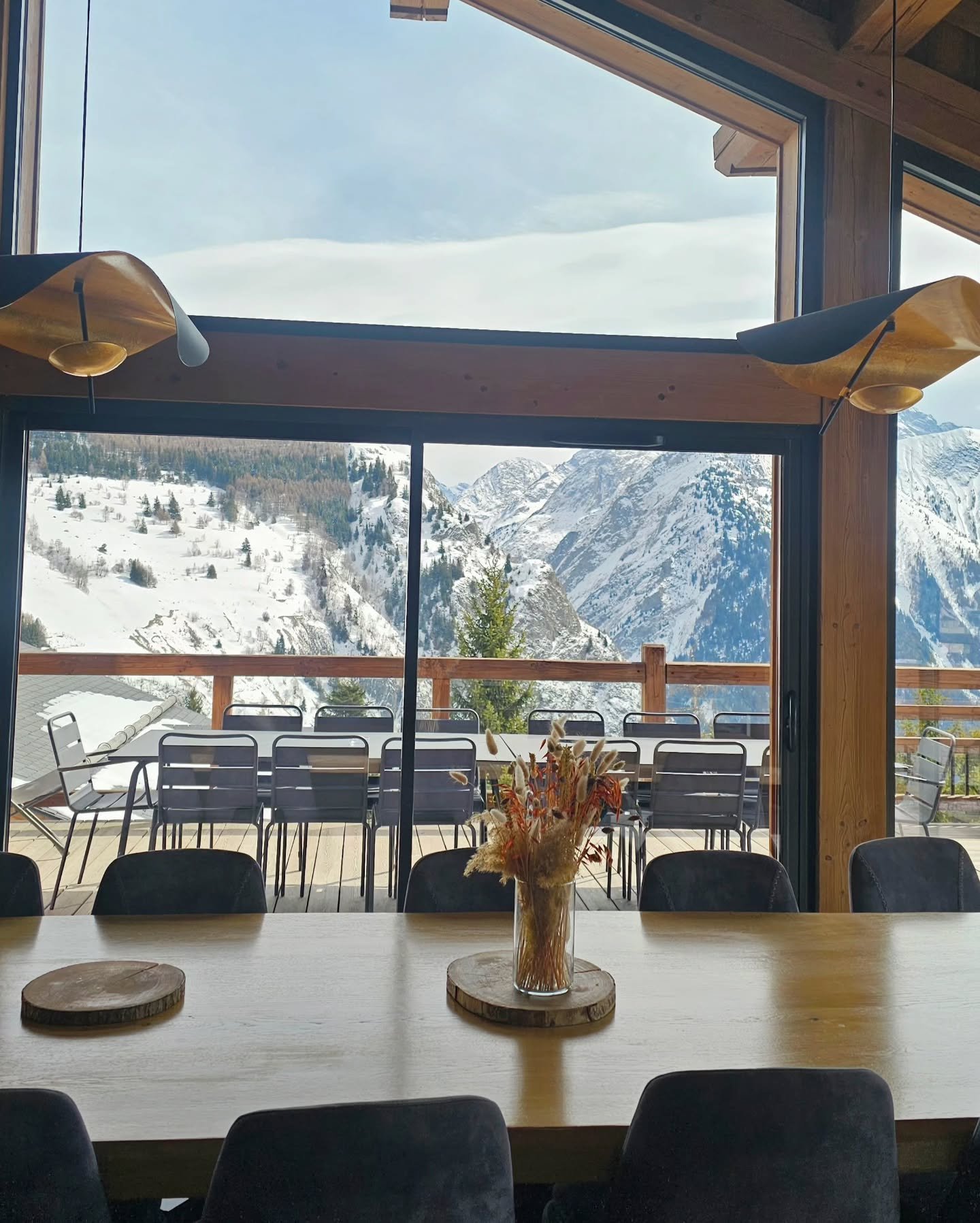 HAJIME RETRAITE 
yoga, d&eacute;tente et nature 

Une retraite d'une semaine pour vraiment d&eacute;connecter. Mille mercis &agrave; nos partenaires d'exception @aromazone_officiel et @ofakarri . (Et toujours la petite confiture de la mamie de Lisa ?