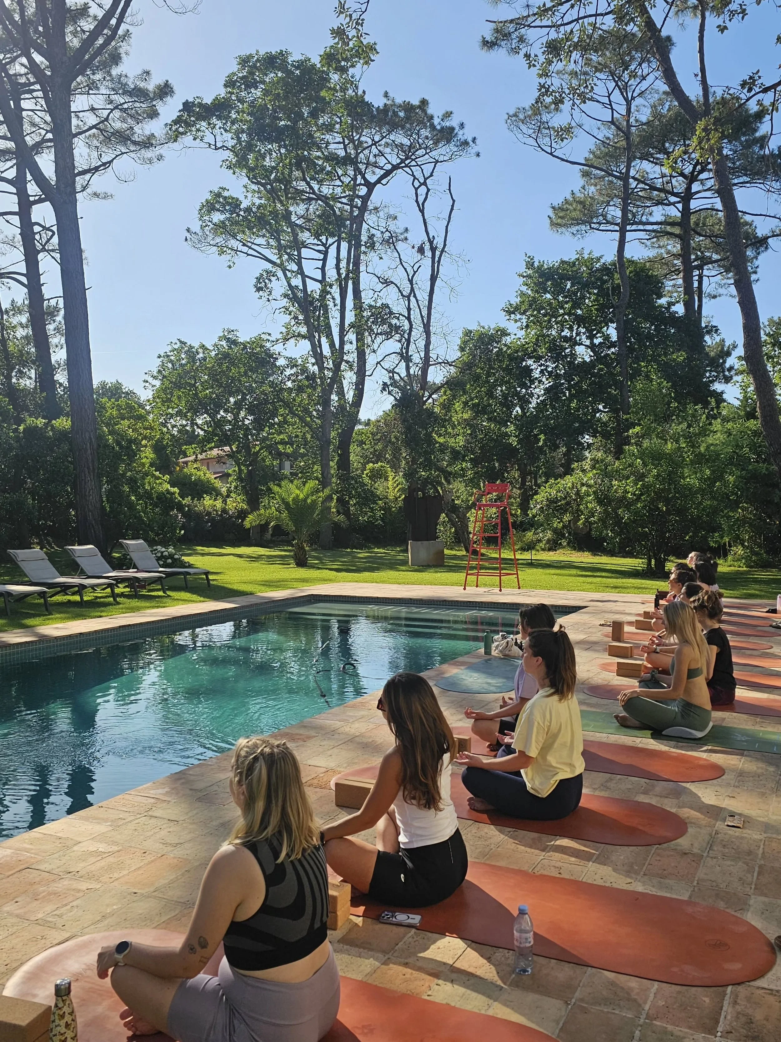 HAJIME retraite 🌊 

D&eacute;but de notre retraite yoga &amp; poterie &agrave; Hossegor. 4 jours pour profiter, bouger et respirer. 

Merci aux 12 yogis d'&ecirc;tre ici avec nous 🫶

- nos prochaines retraites en lien dans la bio -
