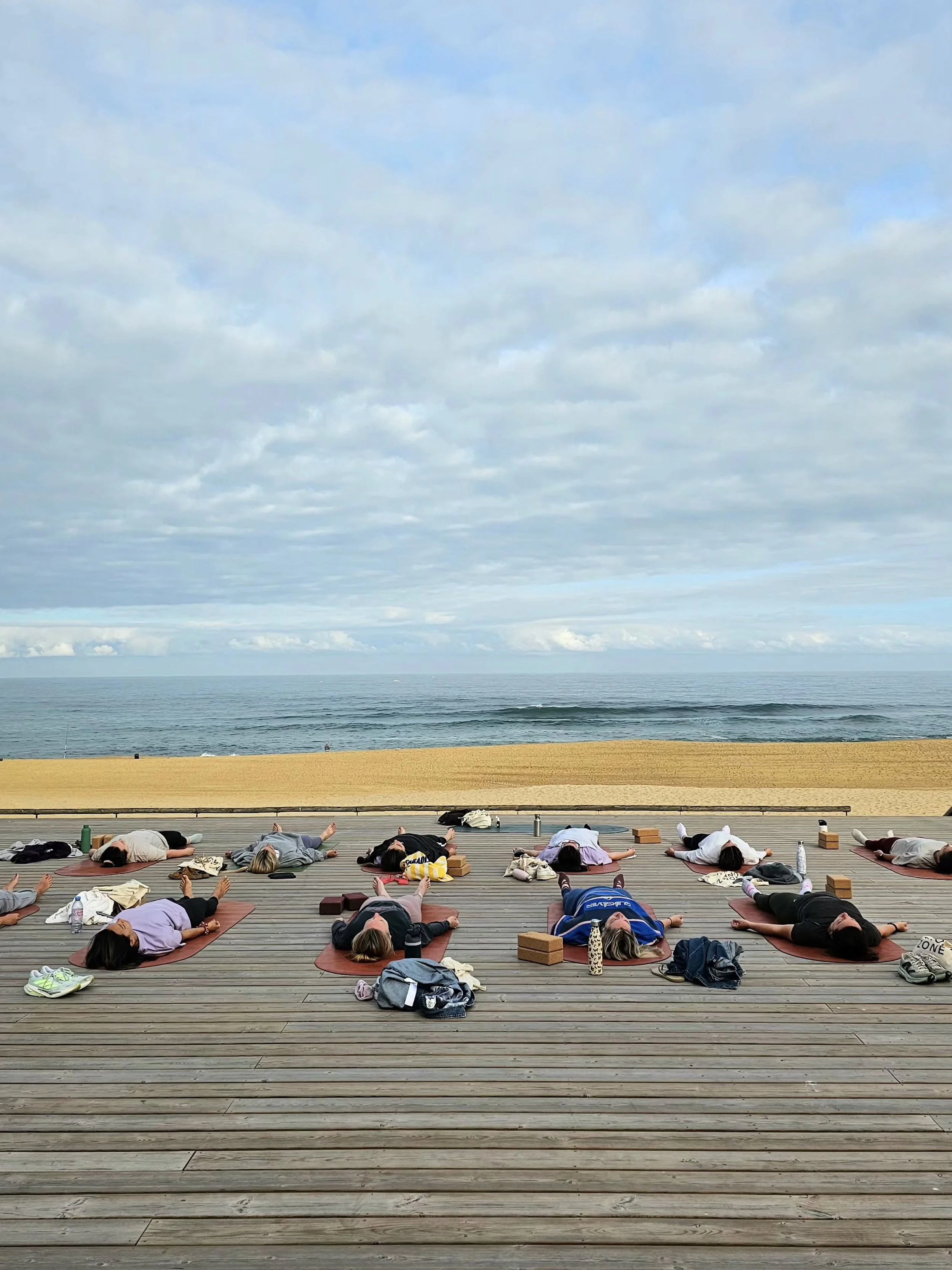 HAJIME retraite 🌊 

Oc&eacute;an, yoga, poterie et glaces au coucher du soleil. Le bonheur 🤍 

Prochaines retraites en lien dans la bio.