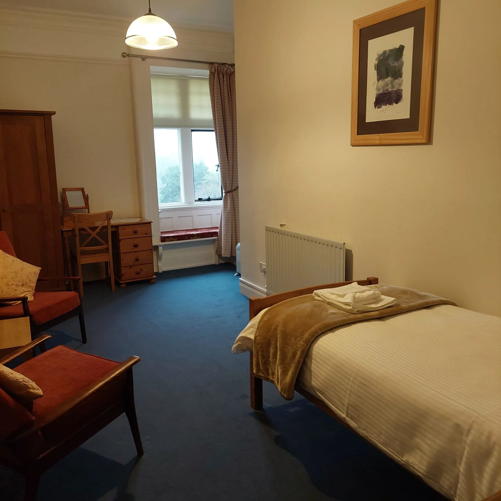 Single Room - shared bathroom