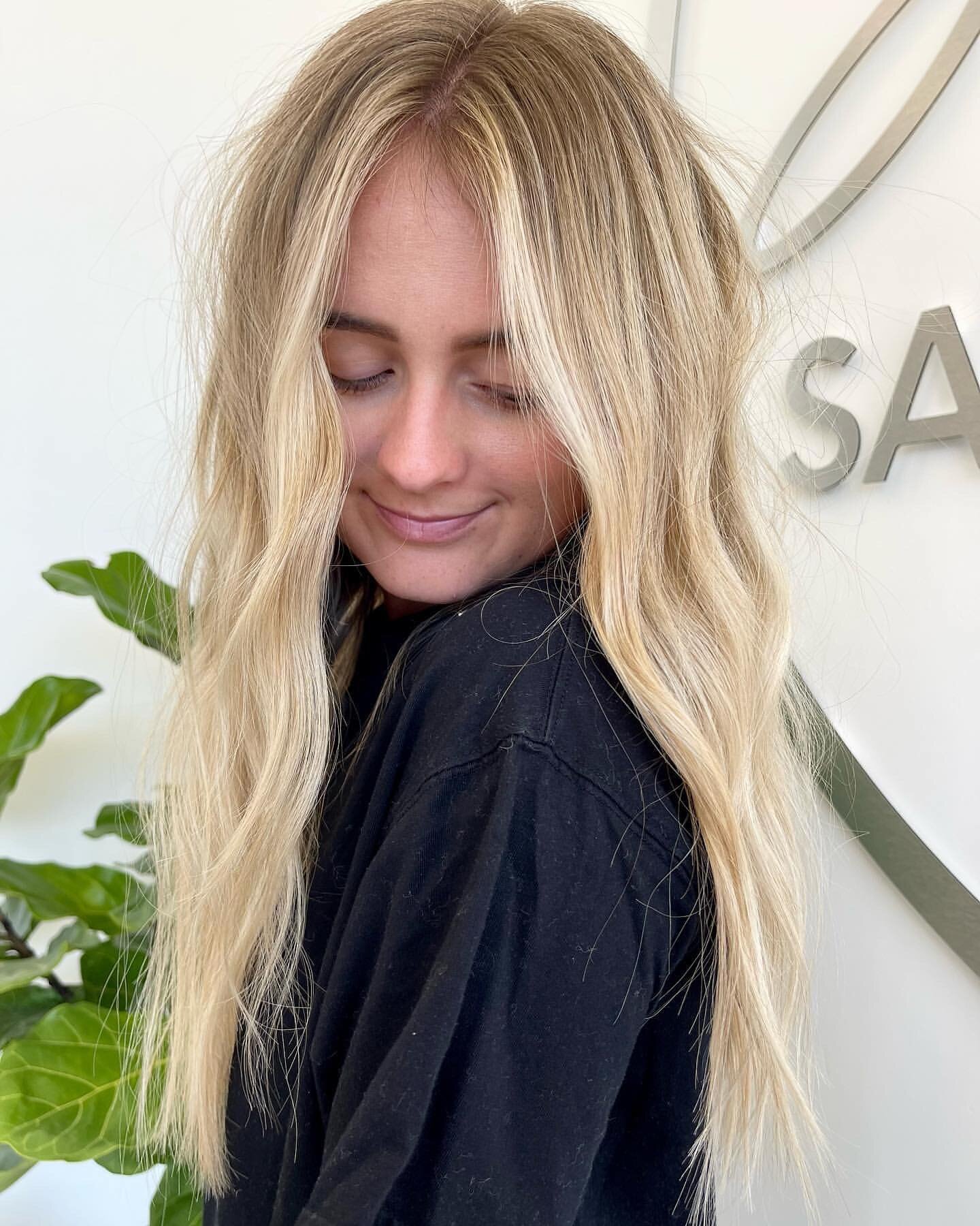 Teasylights using @goldwellus oxycur 😍 by @savdawnhair
.
.
.
#blendedblonde#natrualblonde#teasylights#babylights#blondehair#livedinblonde#livedinhair#fallhair#fallblonde#utahhairstylist#ytahcountyhairstylist#utahcountysalon#oremsalon#oremhair#oremha