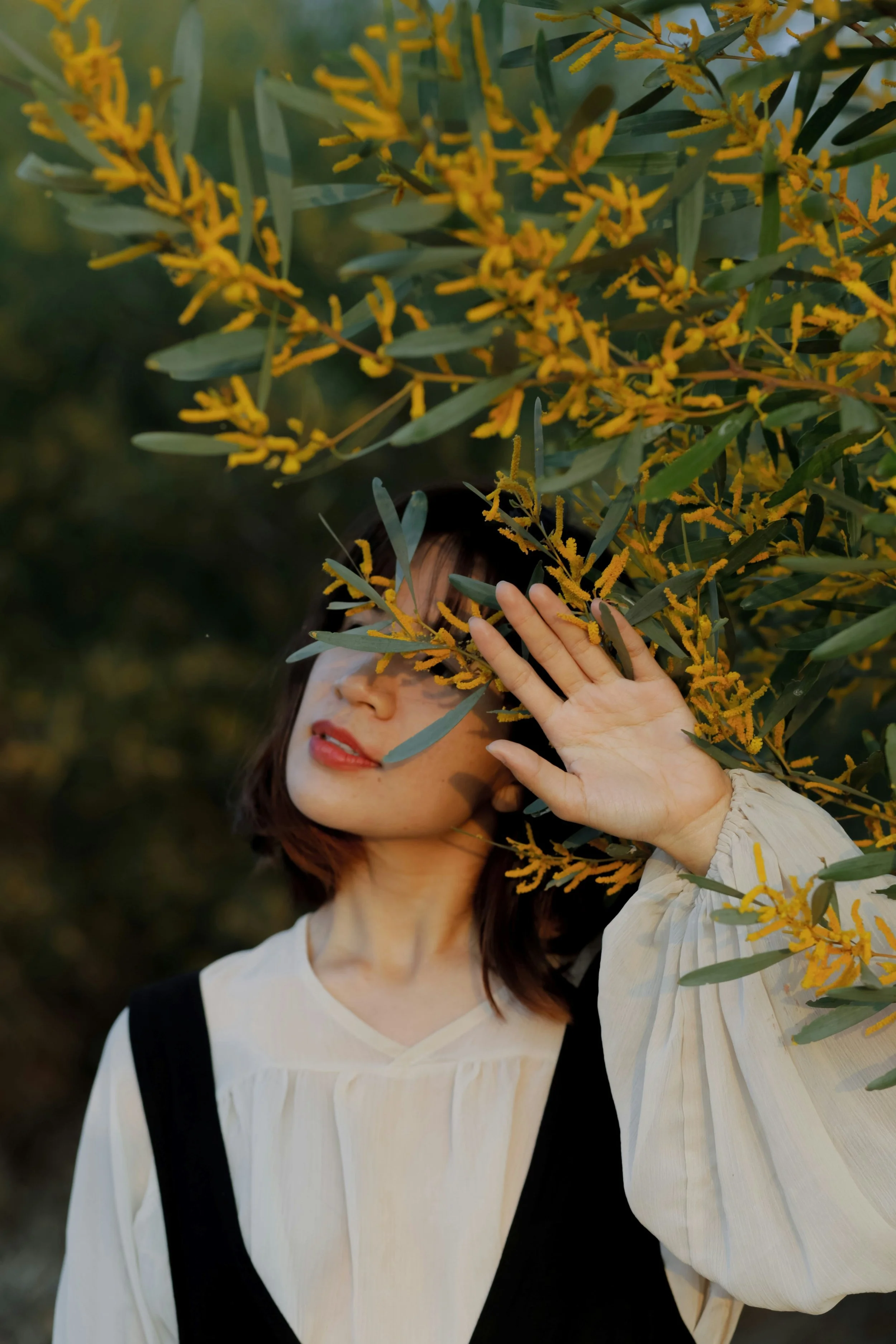 Woman with flowers representing integrative endometriosis care and support in Ontario