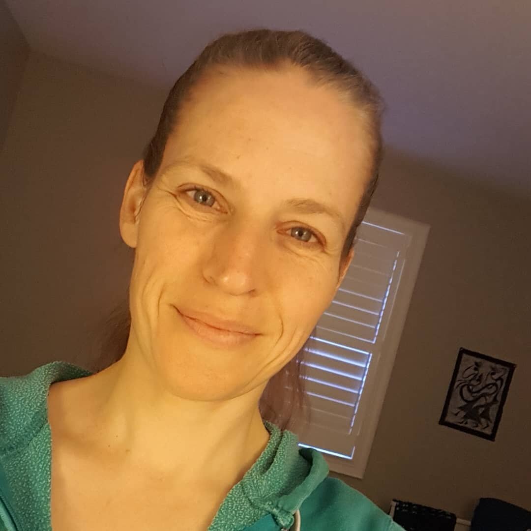 Early morning counselling sessions available, between 7am-9am. And this is how you get me: no make up and in my sweats! I will have had my morning coffee followed by yoga or a workout. My house is usually still asleep. 
I opened up these time slots t