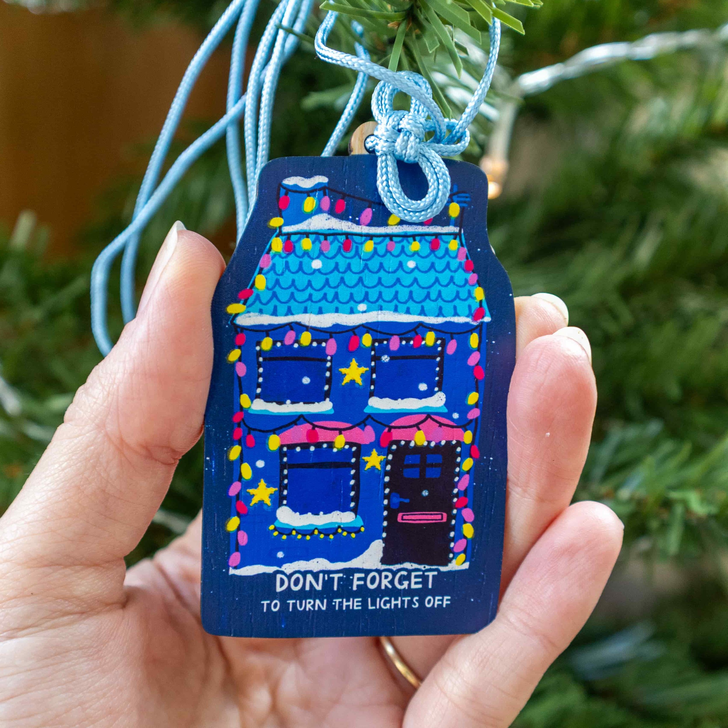 irish-house-xmas-tree-decoration-scale.jpg