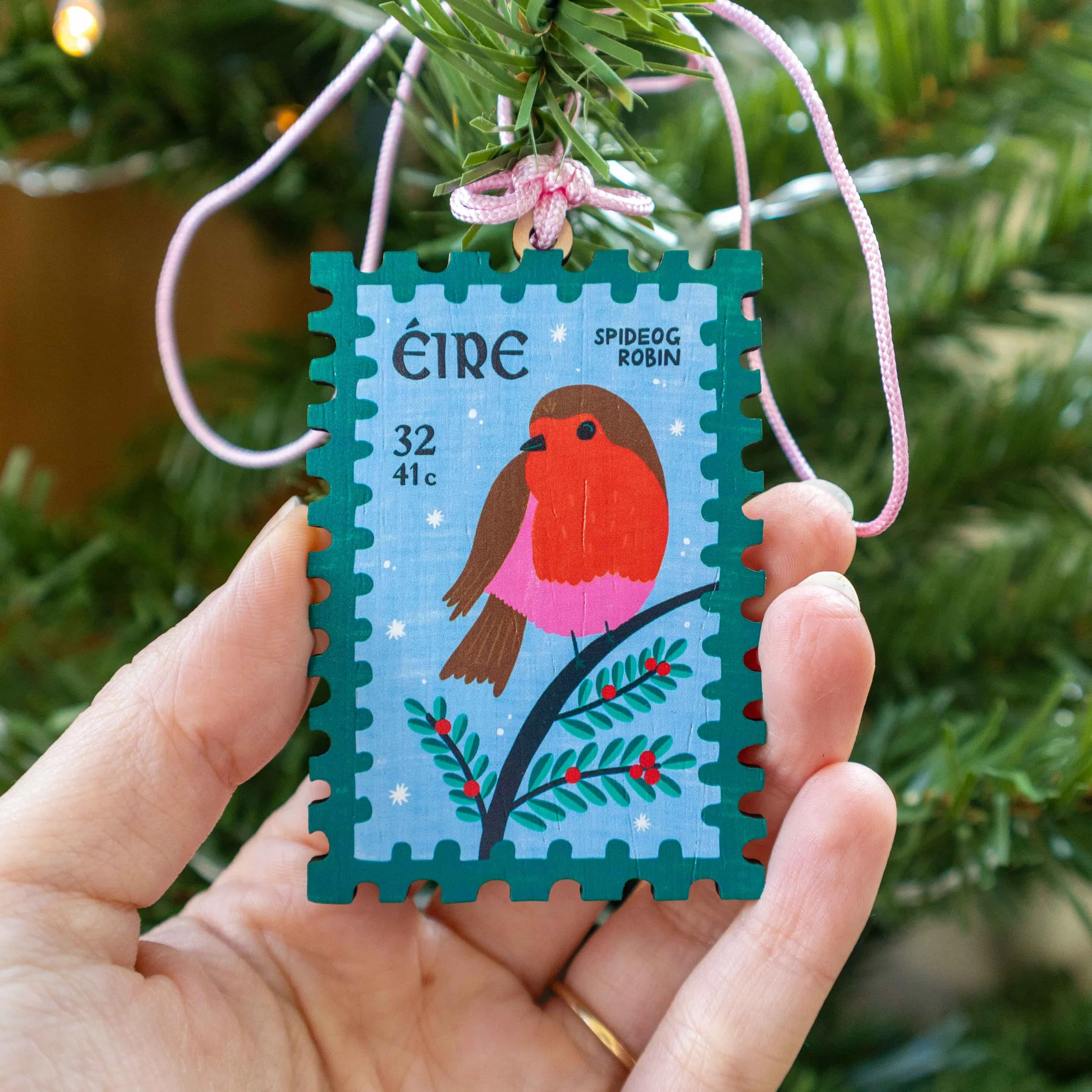 irish-robin-stamp-tree-decoration-scale.jpg