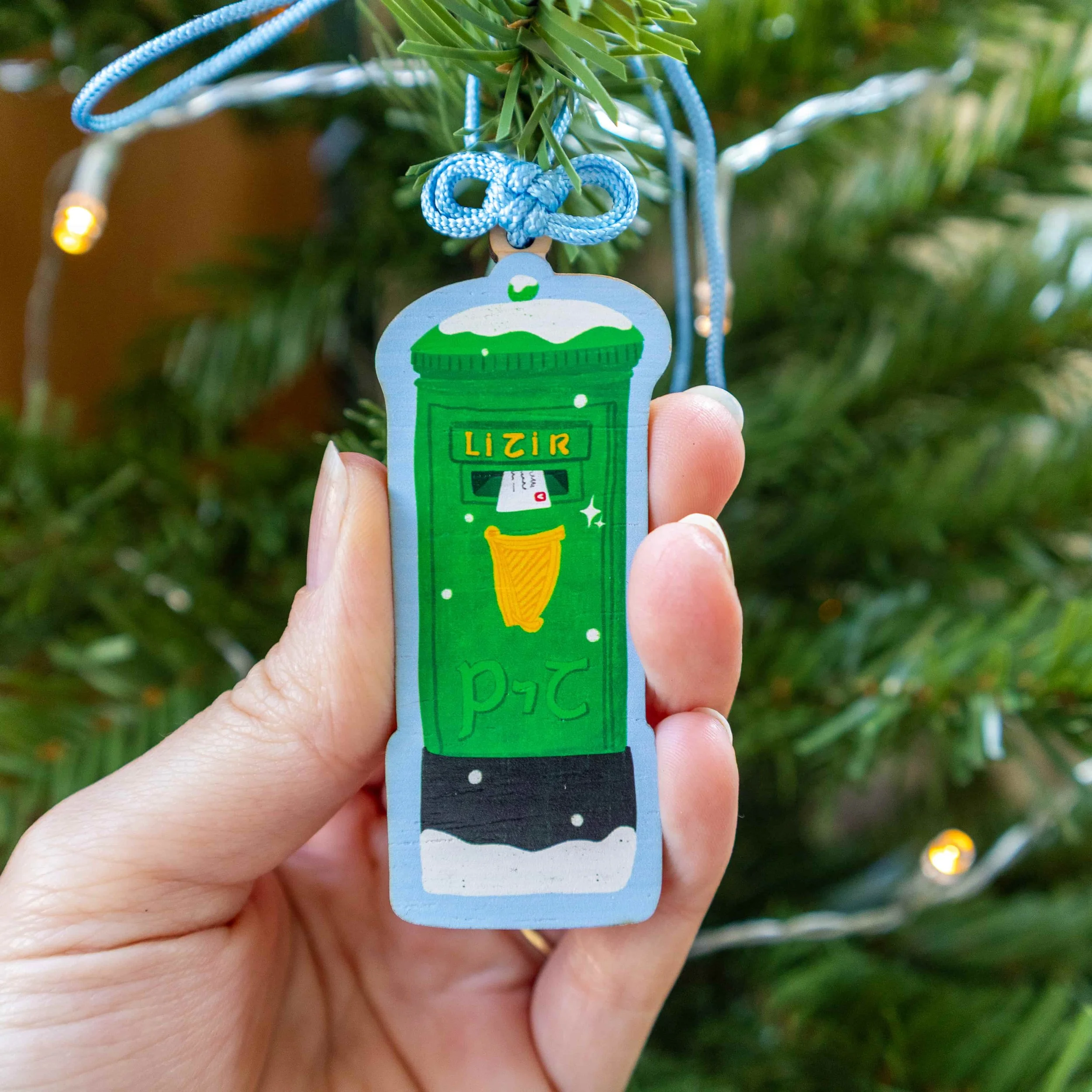 irish-postbox-tree-decoration-scale.jpg