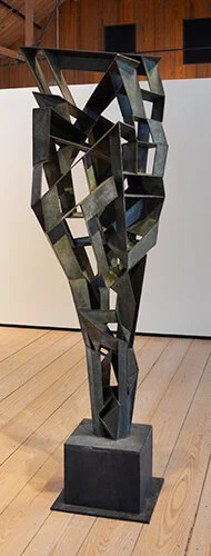 Contra, 2002
Bronze
78 x 31 x 25 inches