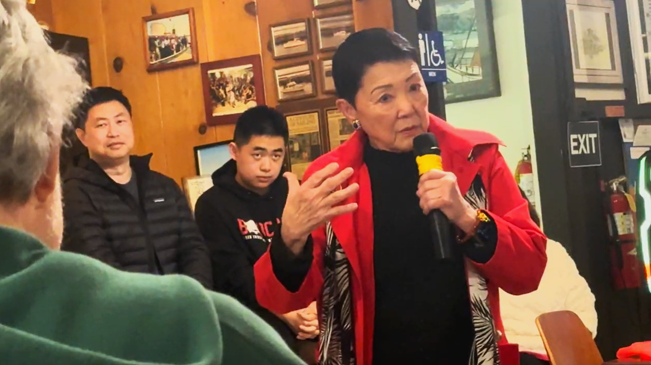  Gloria Hom delivering her remarks 