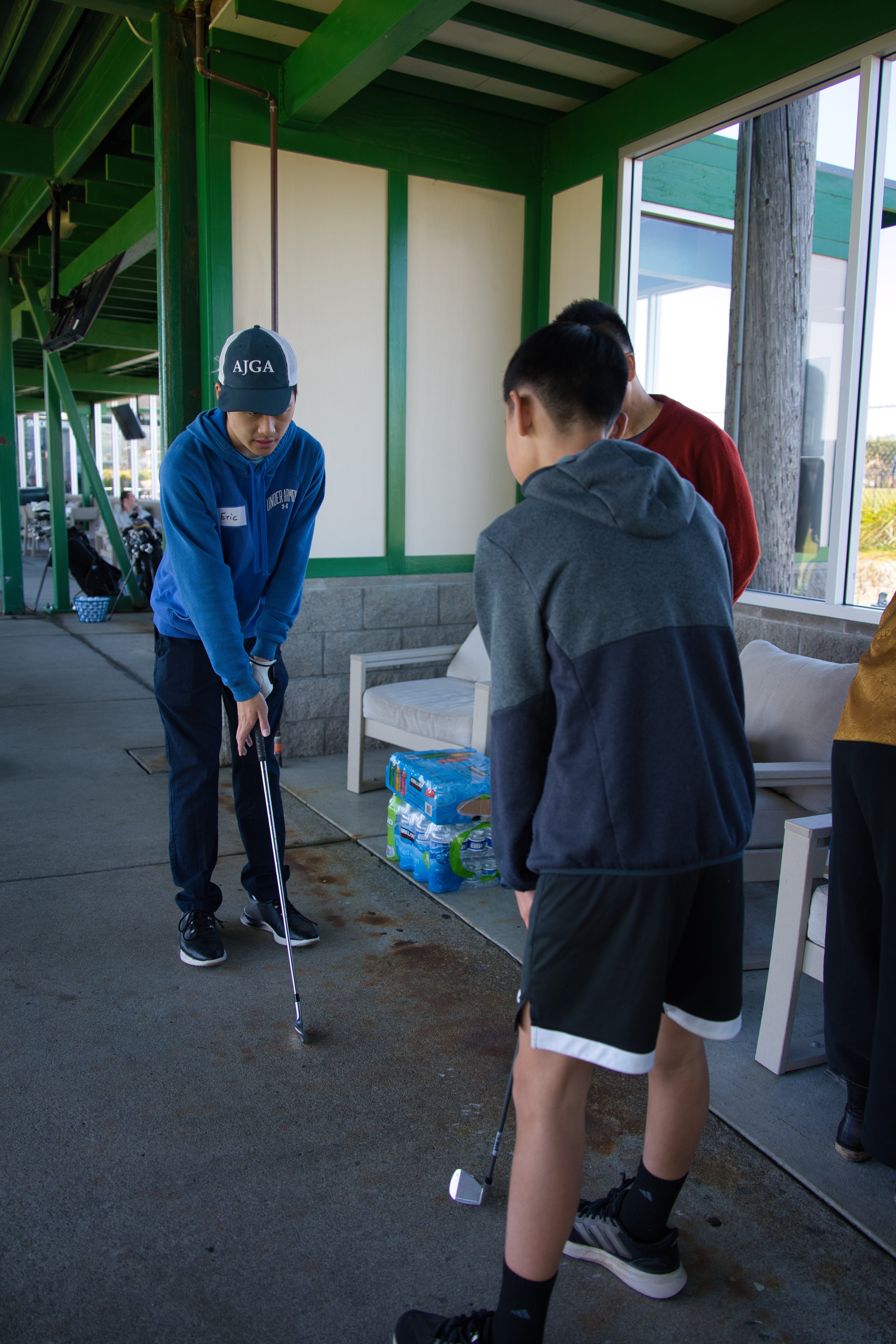  Eric teaching us how to hold the club 