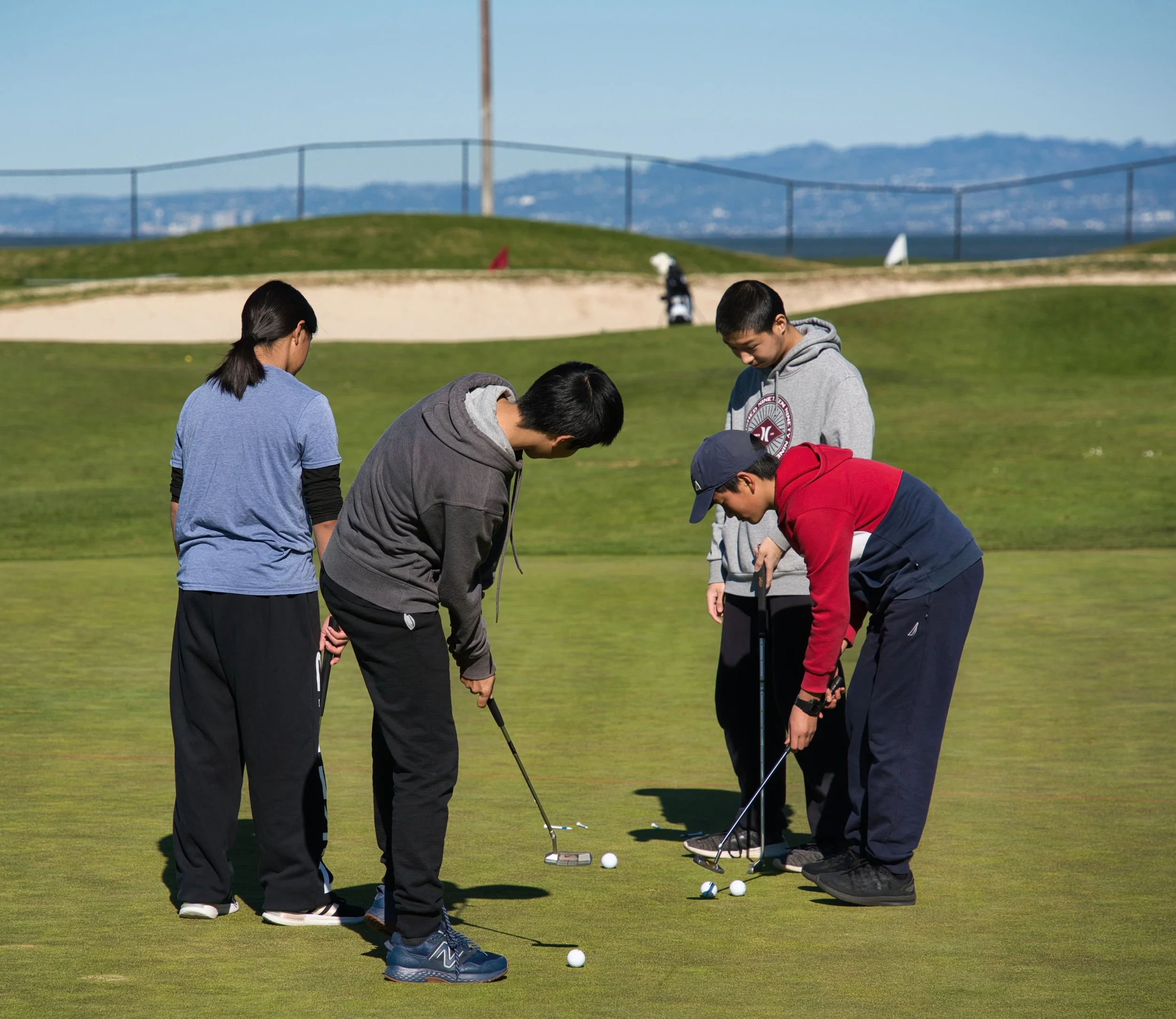  Practicing Putting 