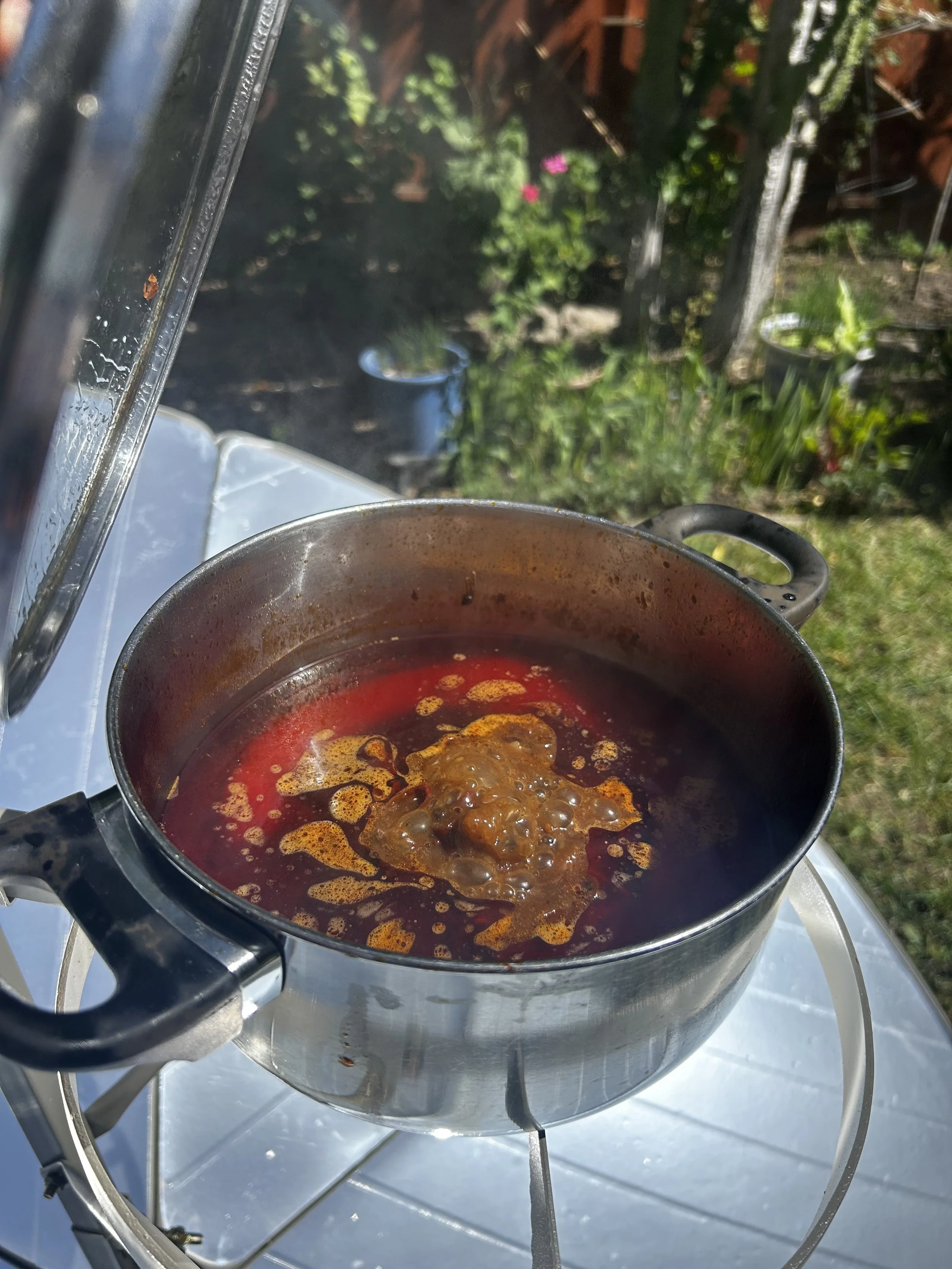  Cooking hotpot using solar cooker. 
